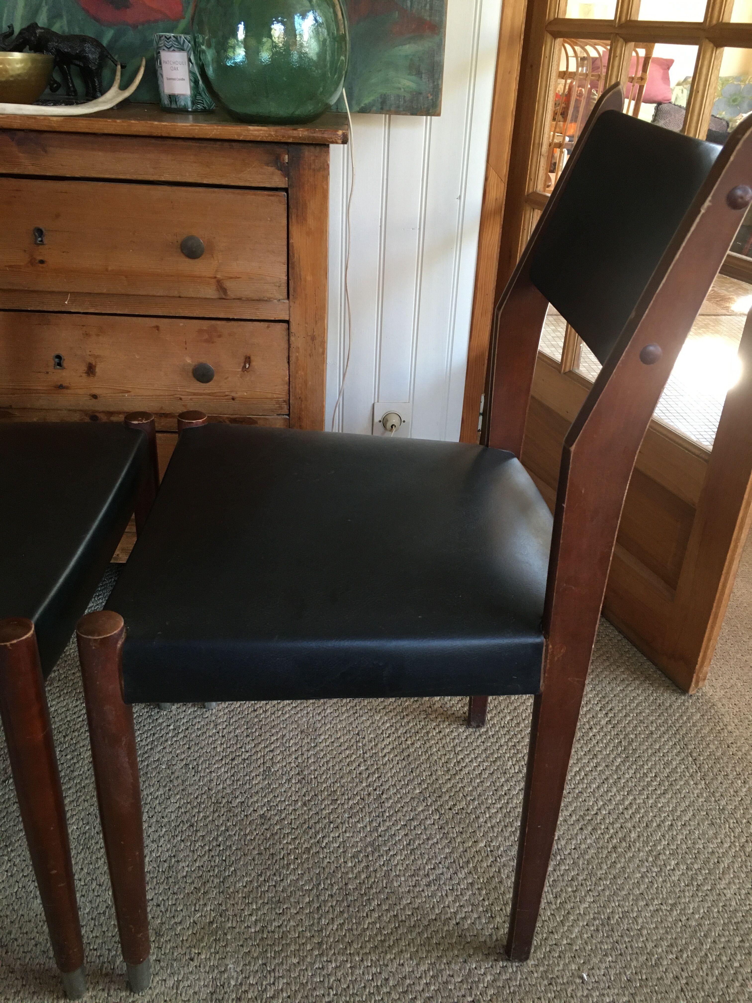 Series of 3 chairs