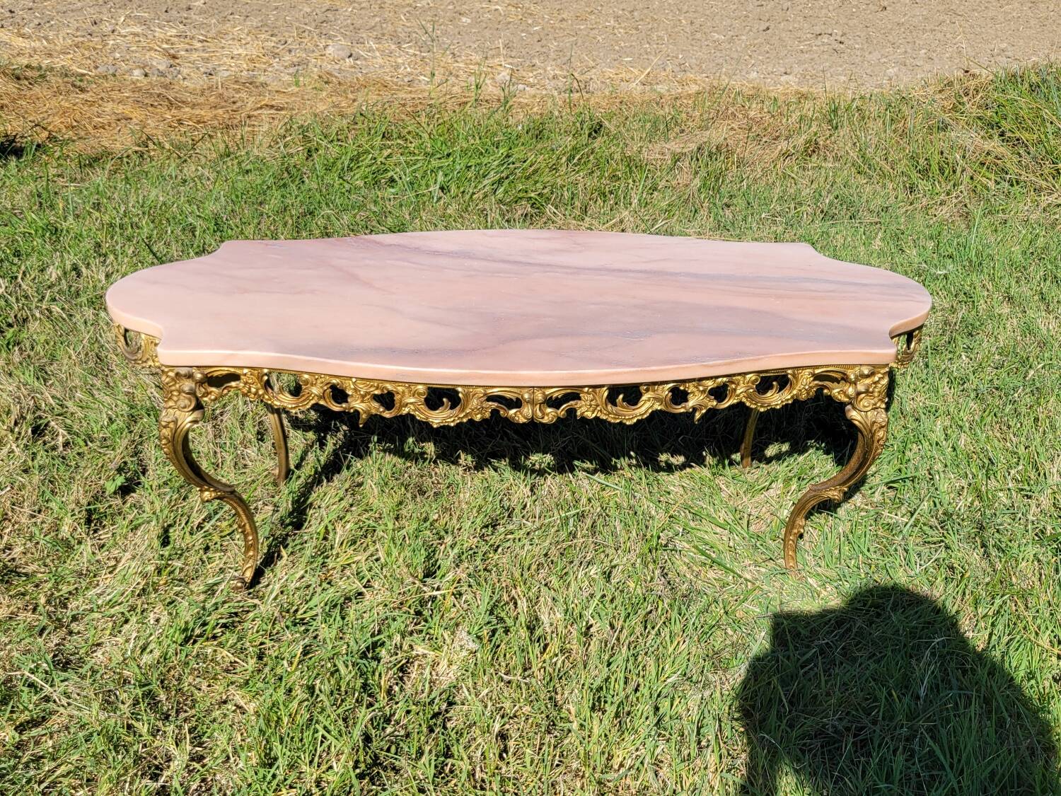 Louis XV coffee table in pink marble