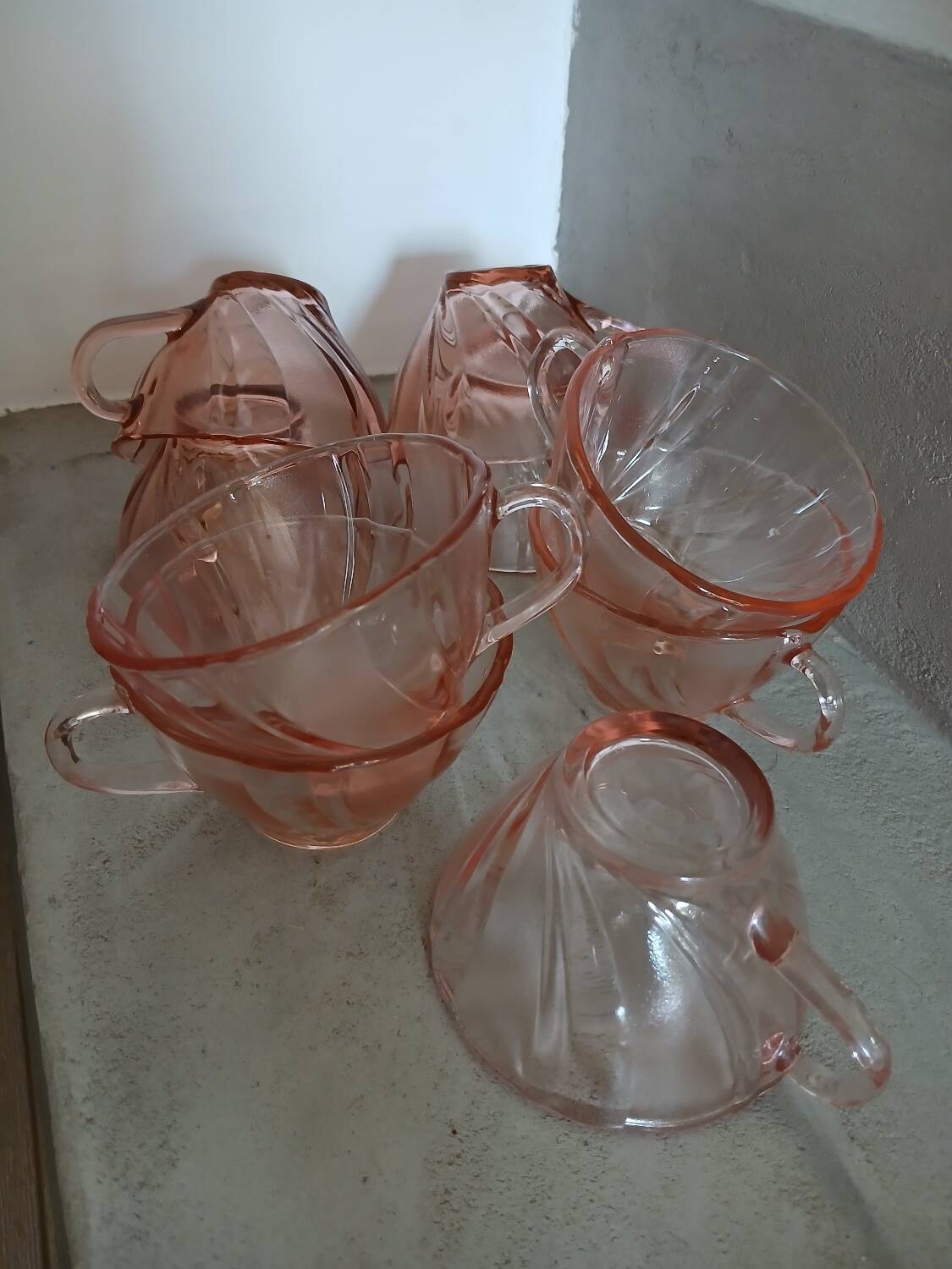 Set of 9 pink Vereco cups