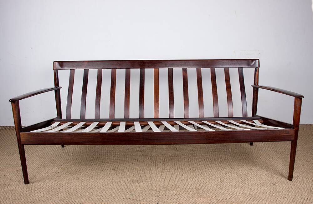 Canapé Danois 3 places en Palissandre et Tissu neuf par Grete Jalk pour Poul Jepessen 1960.