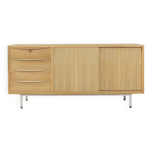 Buffet en bois clair,