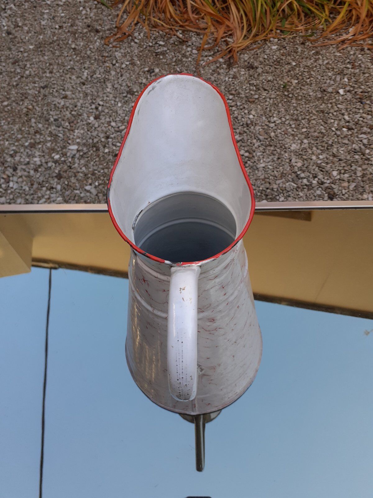 Enamelled sheet metal broc