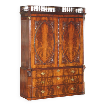 Armoire Linens Thomas Chippendale Antique 18ème Siècle circa 1760