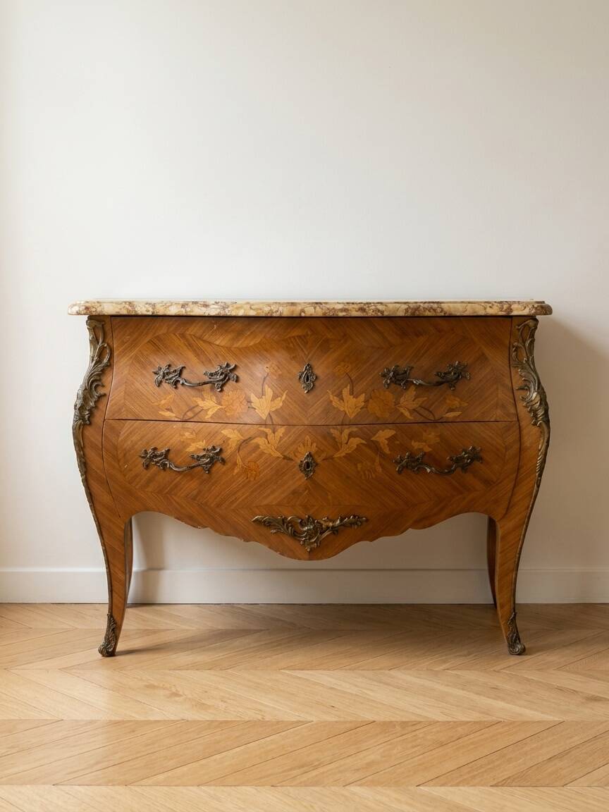 Commode tombeau Louis XV en bois marqueté et marbre