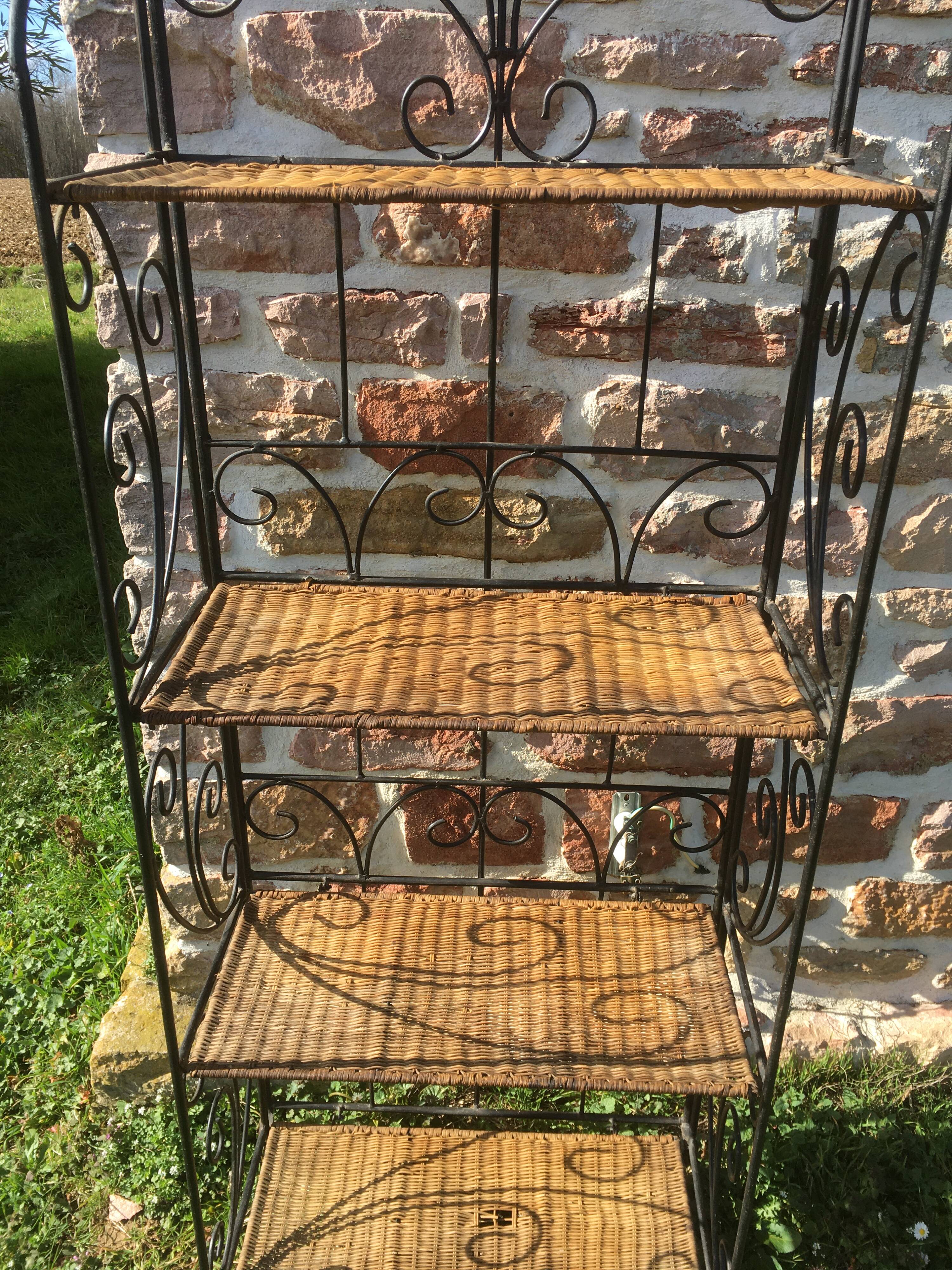 Folding bakery shelf, metal and wicker