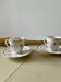 Paire de tasses en porcelaine