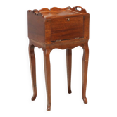 Table de chevet en noyer, fin XIXe siècle