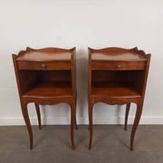 Paire de tables de chevet style Louis XV