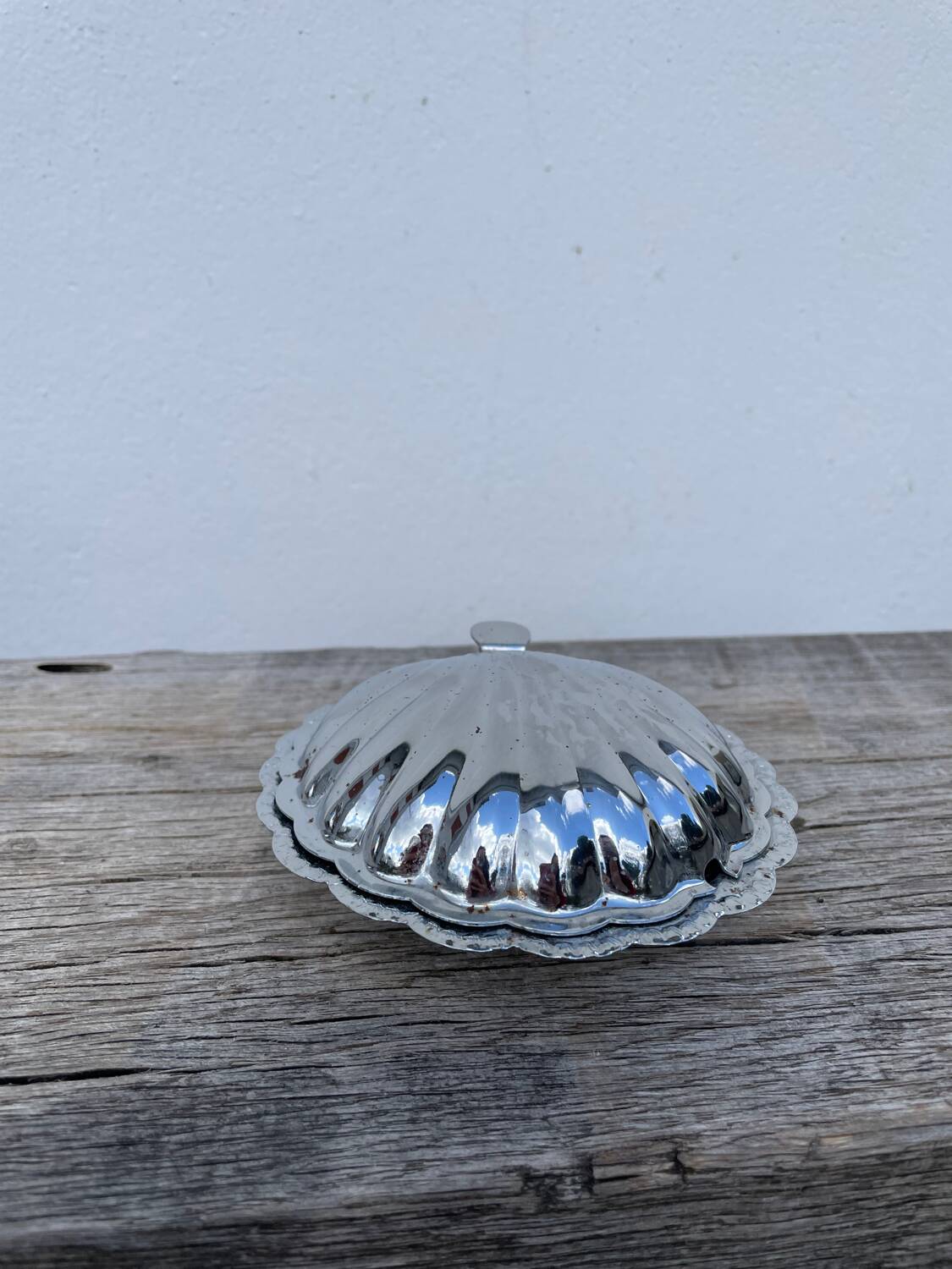 Silver-plated metal shell butter dish