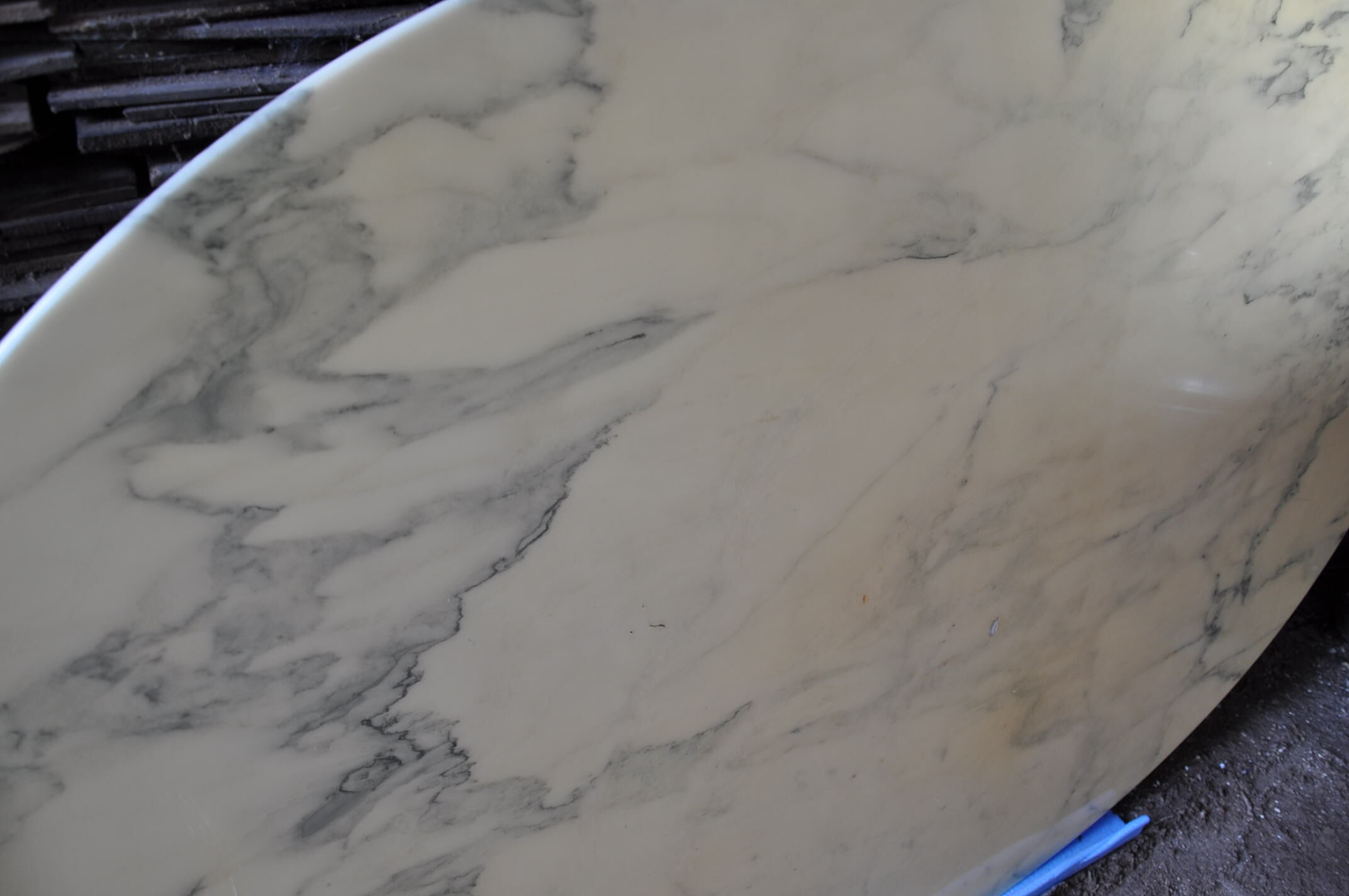 Meal table, oval, marble, 70