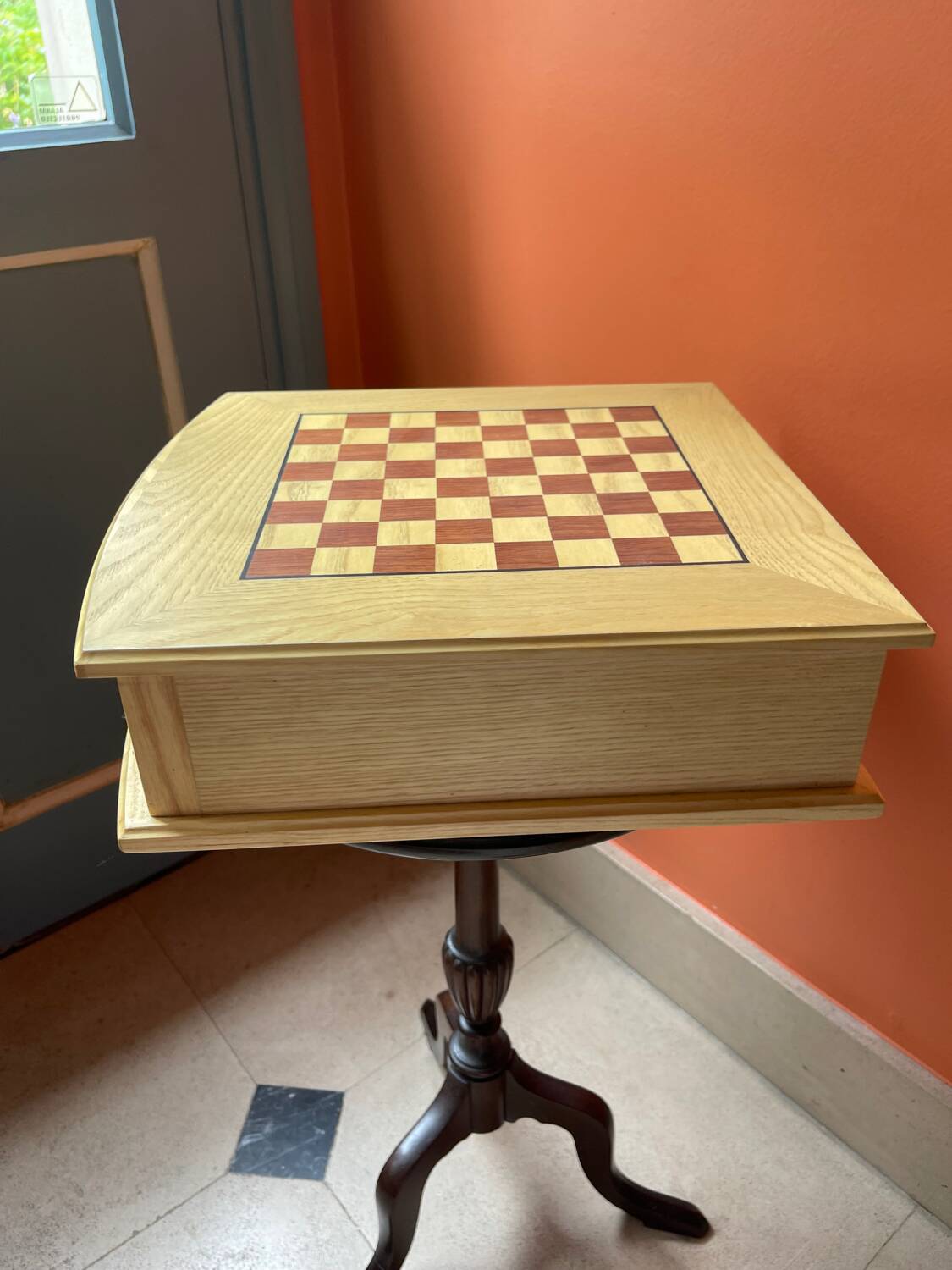 Sycamore and mahogany chess game box
