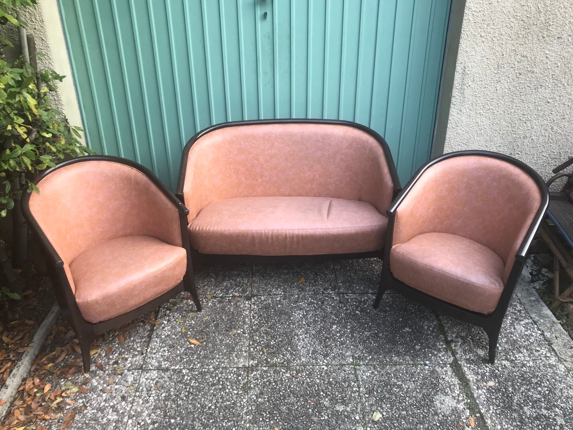 Lot of 2 armchairs and a sofa from Baumann in black wood and marble rose leather
