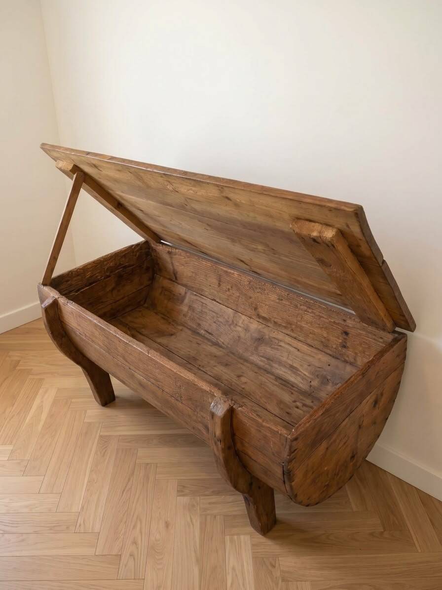 Pétrin ancien en bois massif