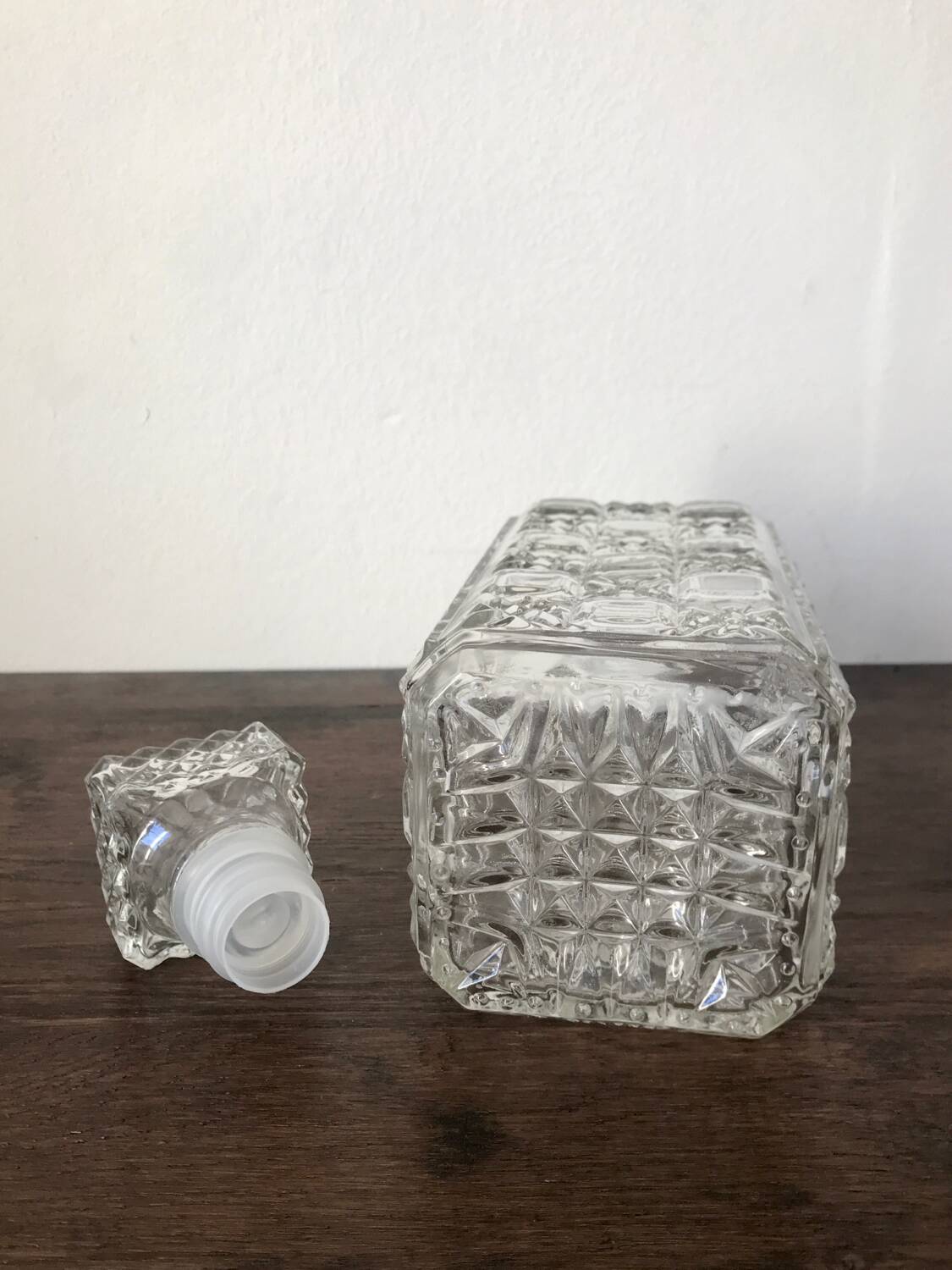 Glass whiskey decanter