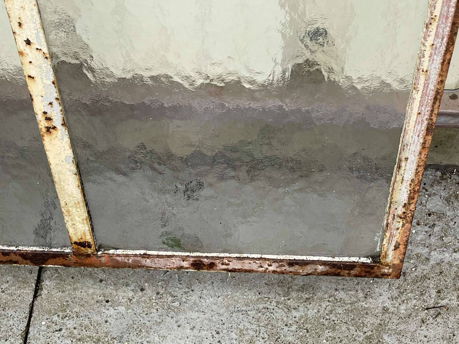 Workshop canopy from the early 20th century in cast iron (1 pane with a crack)