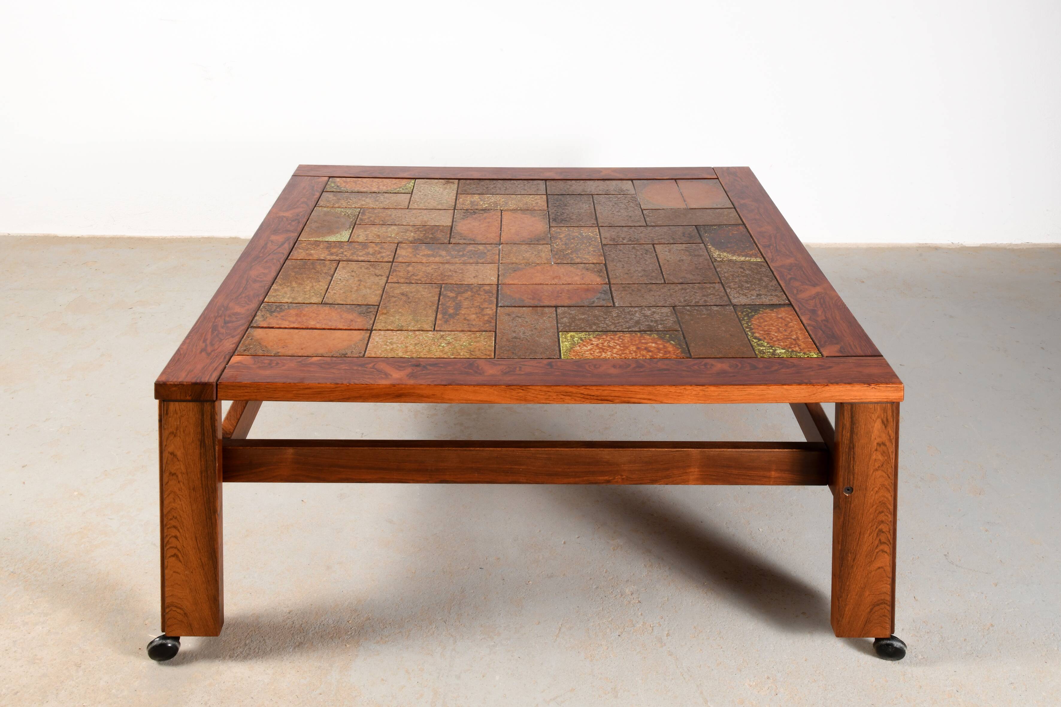 Scandinavian coffee table in rosewood and ceramic