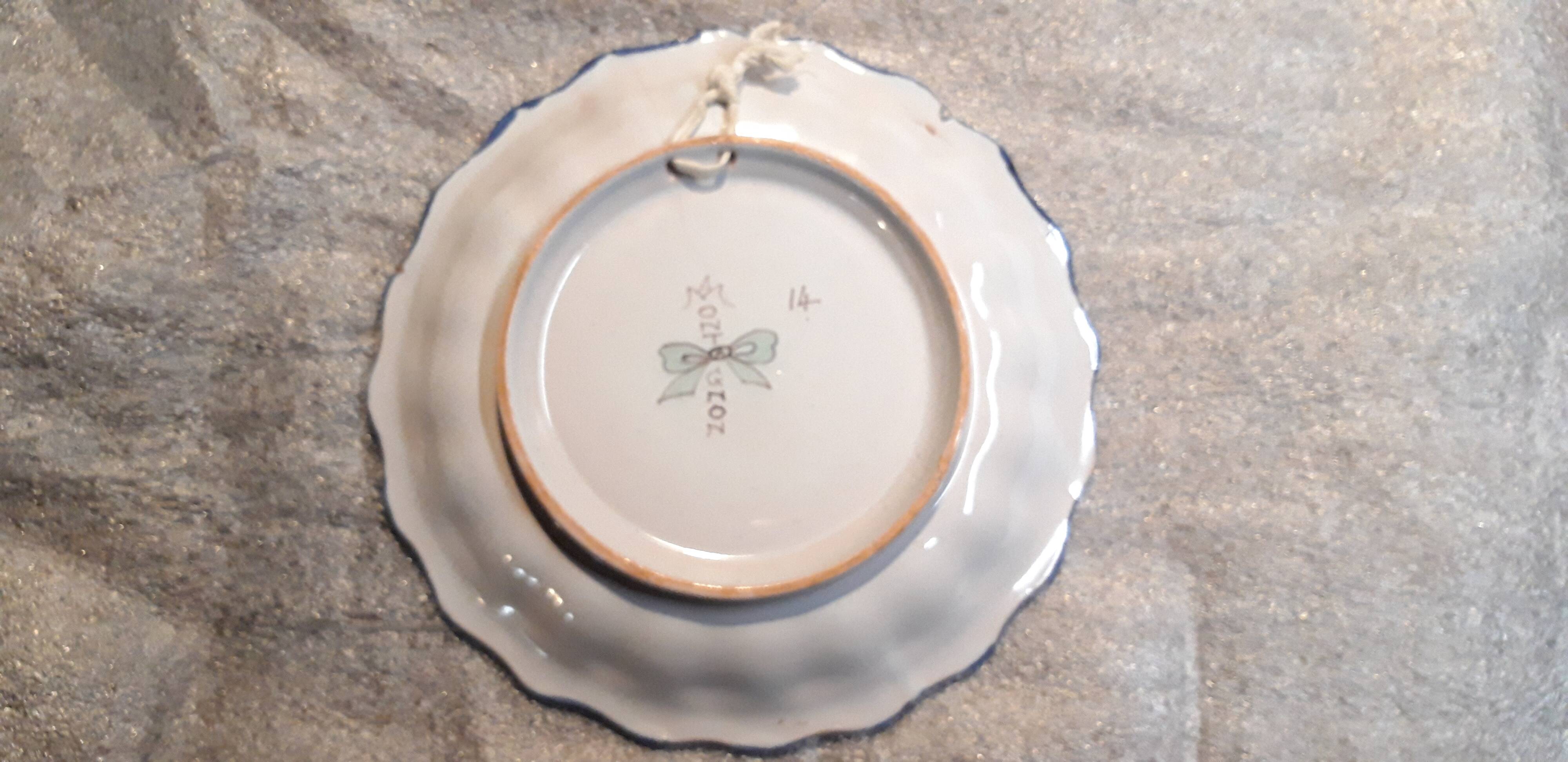 Assiette faïence de Nevers Montagnon n°14 carafe et oiseaux