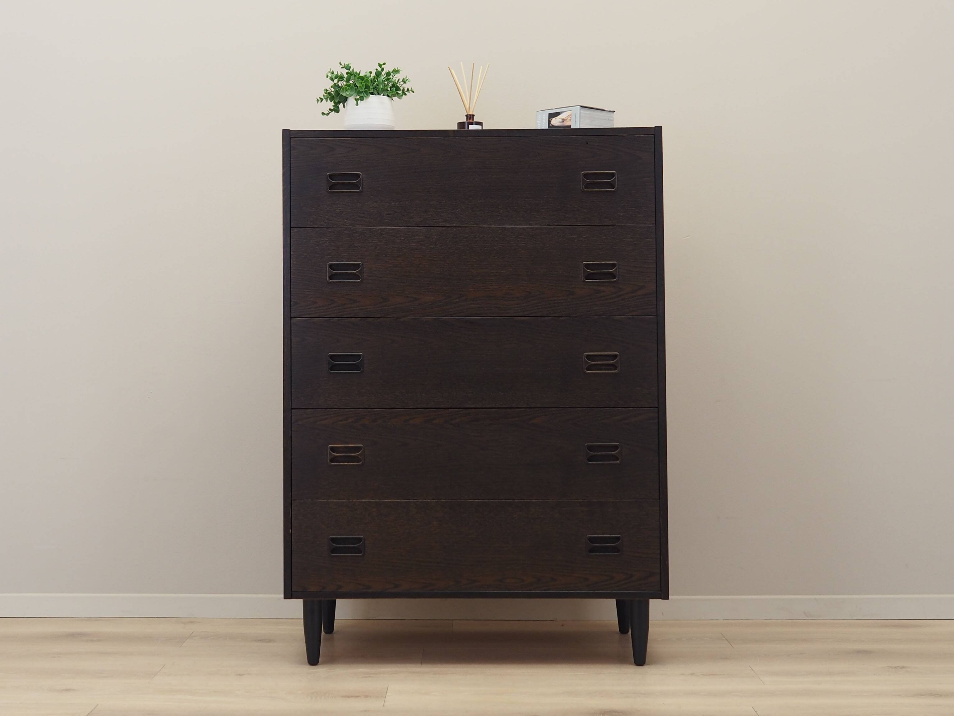 Commode en chêne, design danois, années 1970, production : Danemark