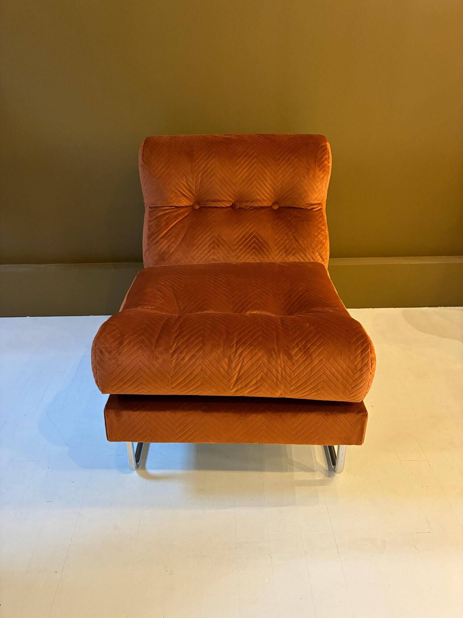 Paire de chauffeuse Bossa Nova velours et chrome
