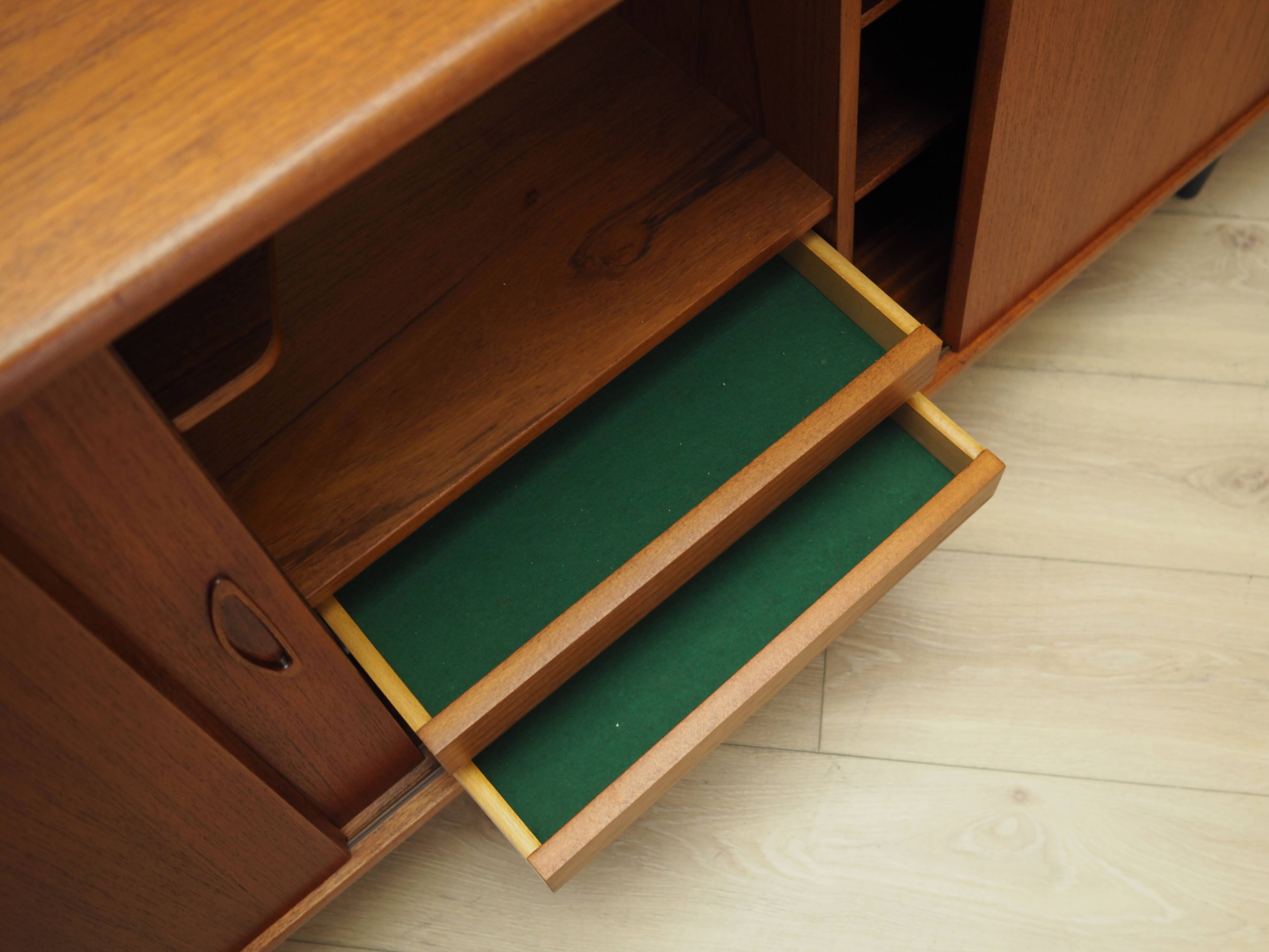 Buffet en teck, design danois, années 1970, production : Danemark