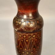 Vase en bois tourné incrustation laiton oriental
