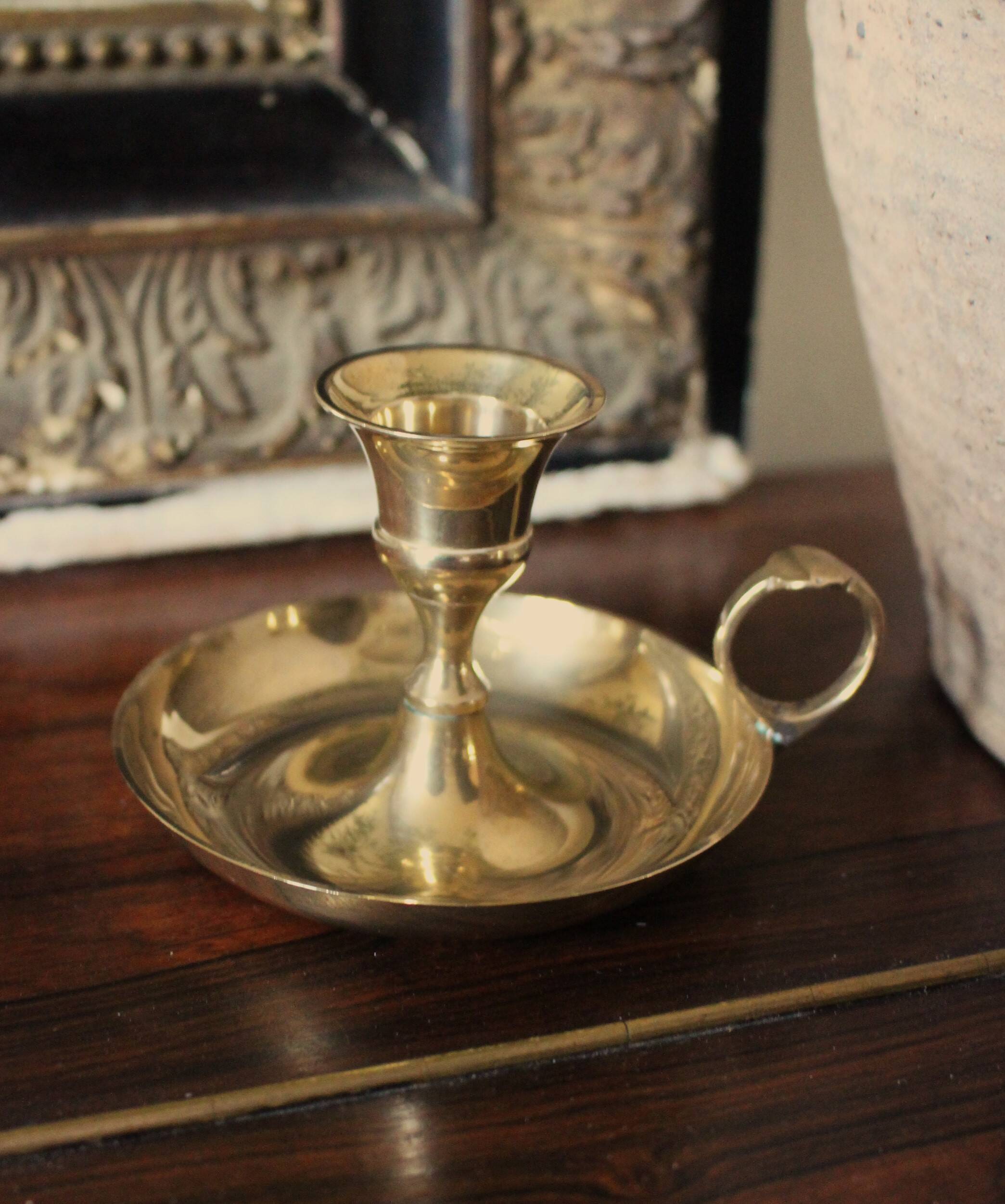 Round brass cellar rat candle holder