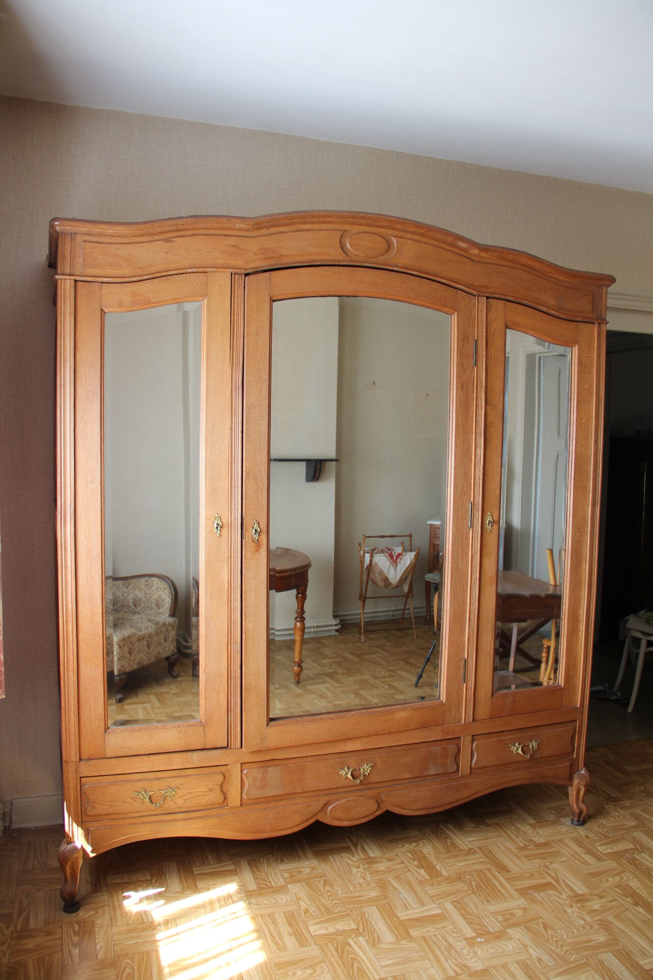 Louis XV style wardrobe in light oak, 3 beveled ice creams