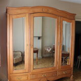 Louis XV style wardrobe in light oak, 3 beveled ice creams