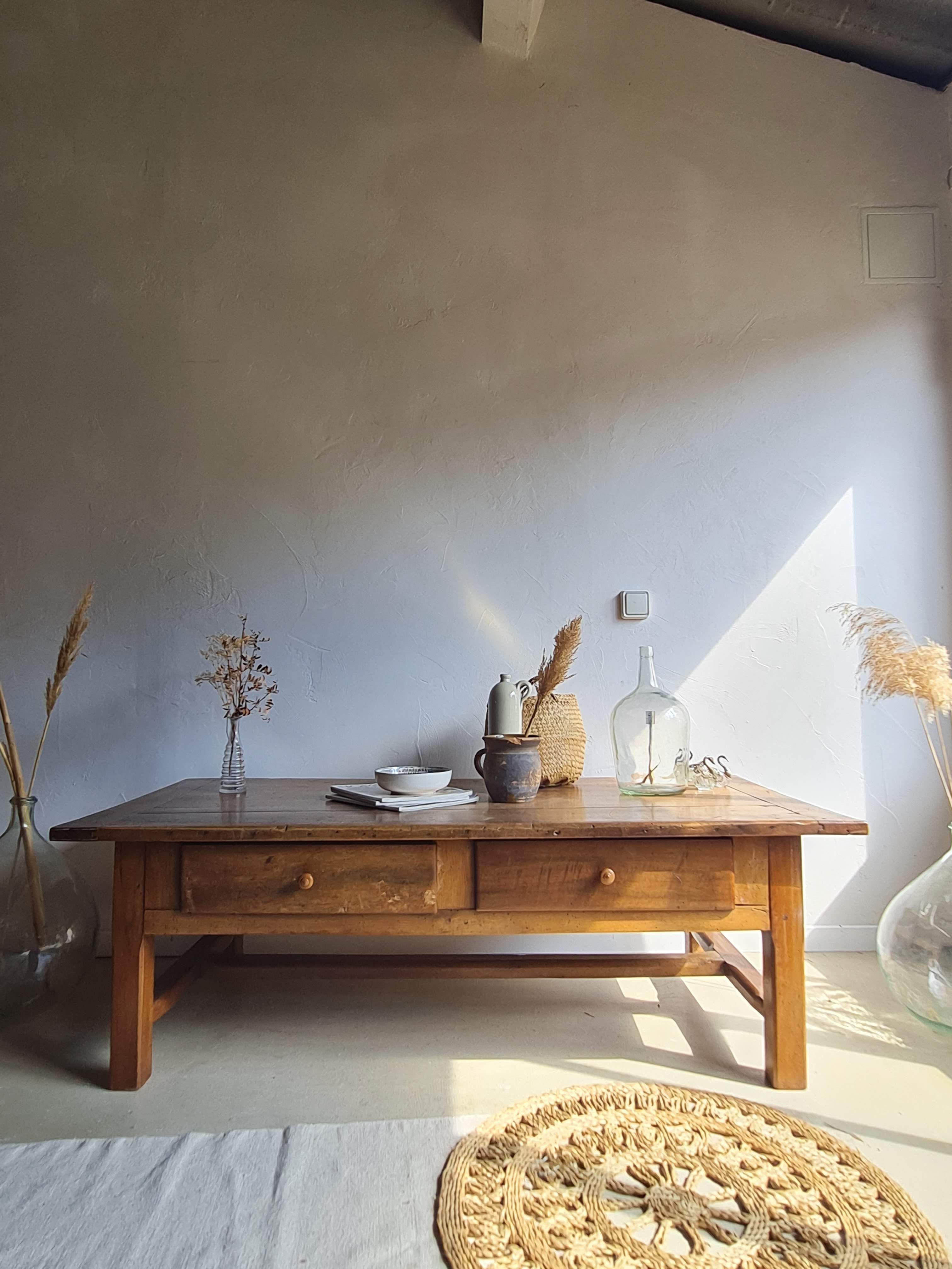 Vintage firm-minded coffee table