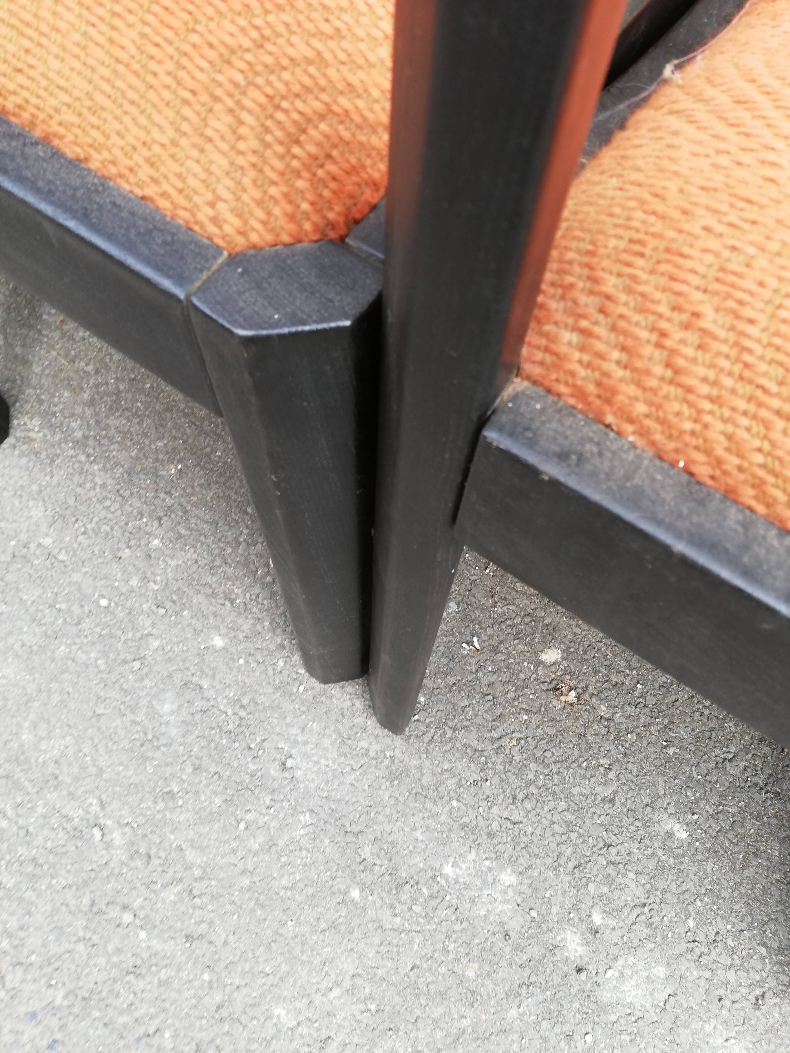 Chaises design graphique brutaliste 1970