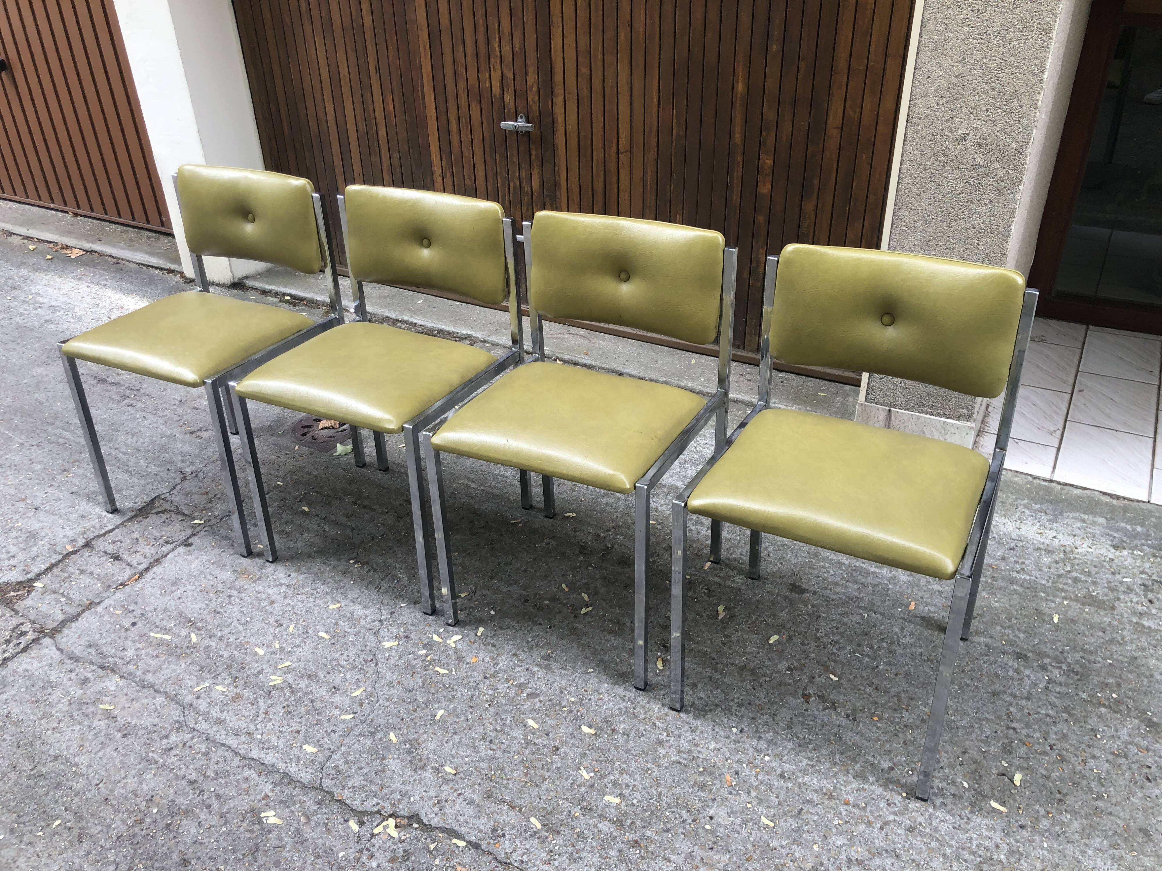 Series of 4 vintage chairs in Skaï