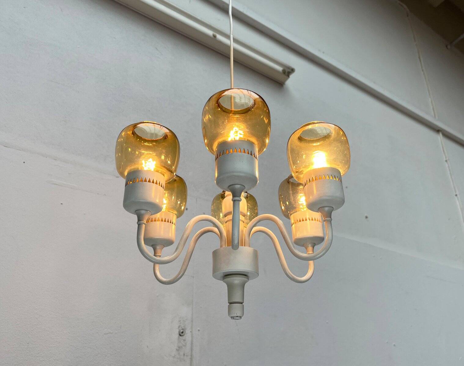 Swedish mid-century chandelier T526 with amber glass by Hans-Agne Jakobsson for Hans-Agne Jakobsson Ab, 1960s.