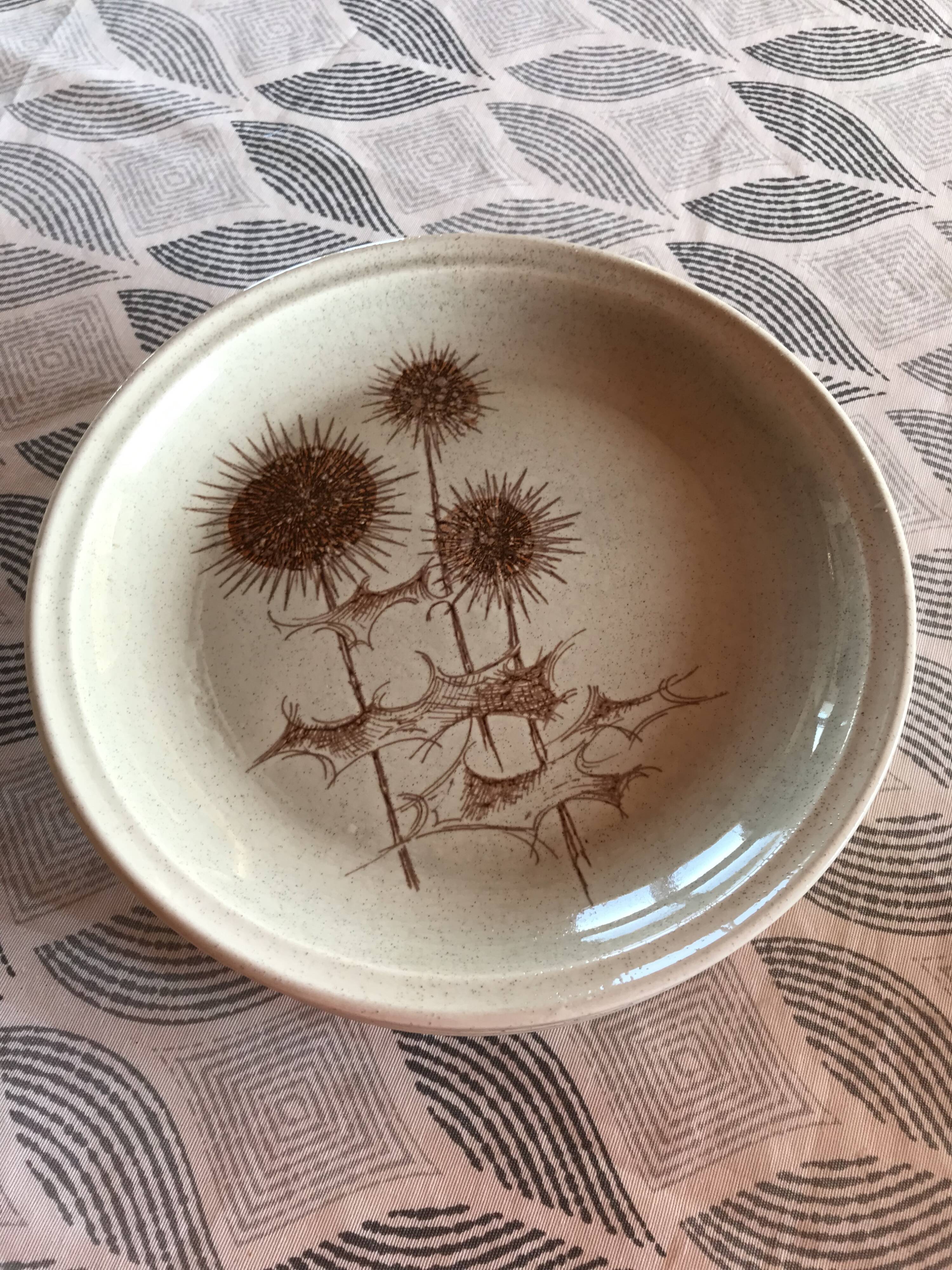 Set of 6 beige plates in Sarreguemine sandstone thistles
