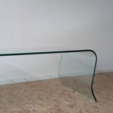 Coffee table with magazine rack and tempered glass