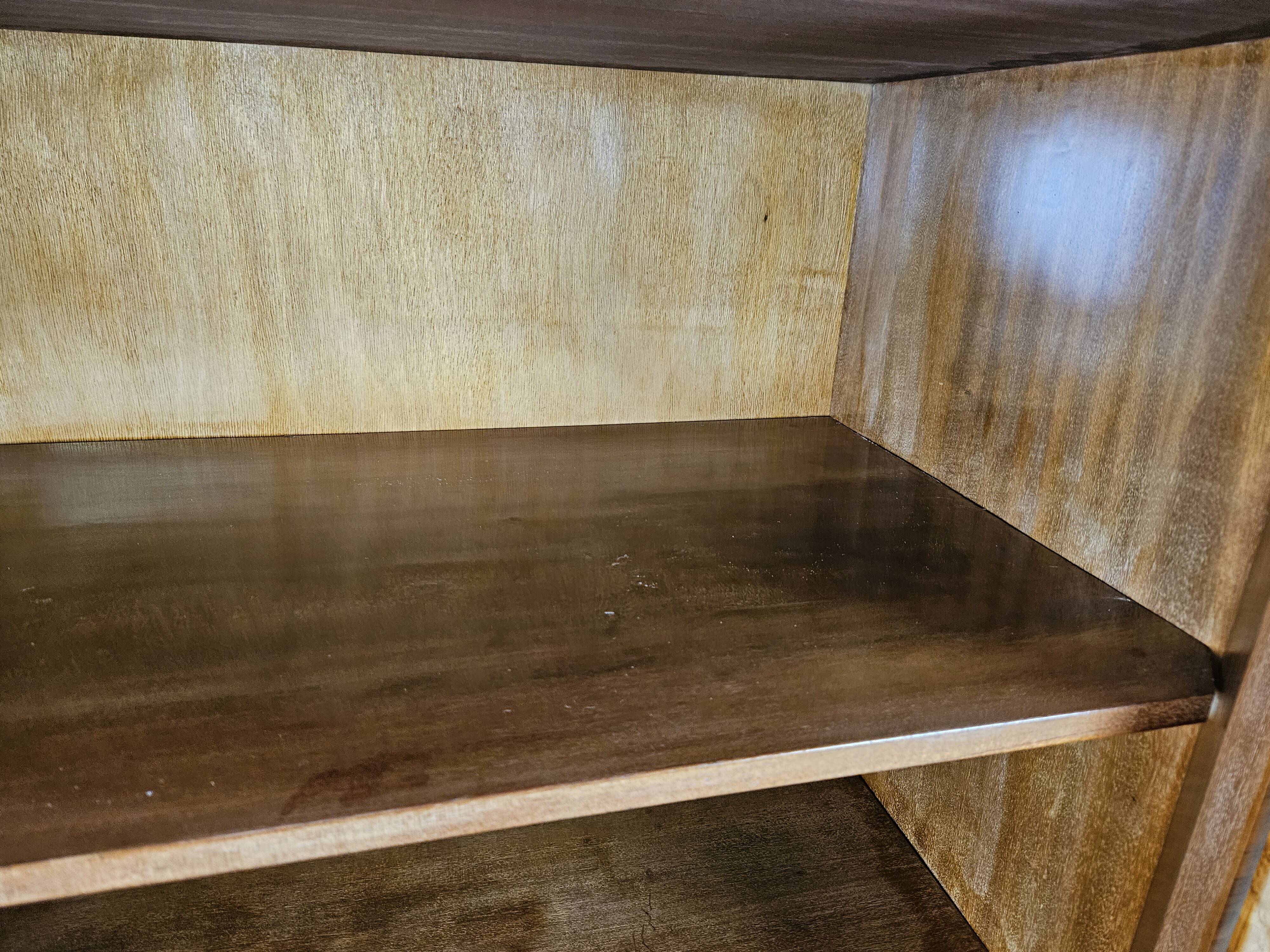 Art decò sideboard in thuja and walnut