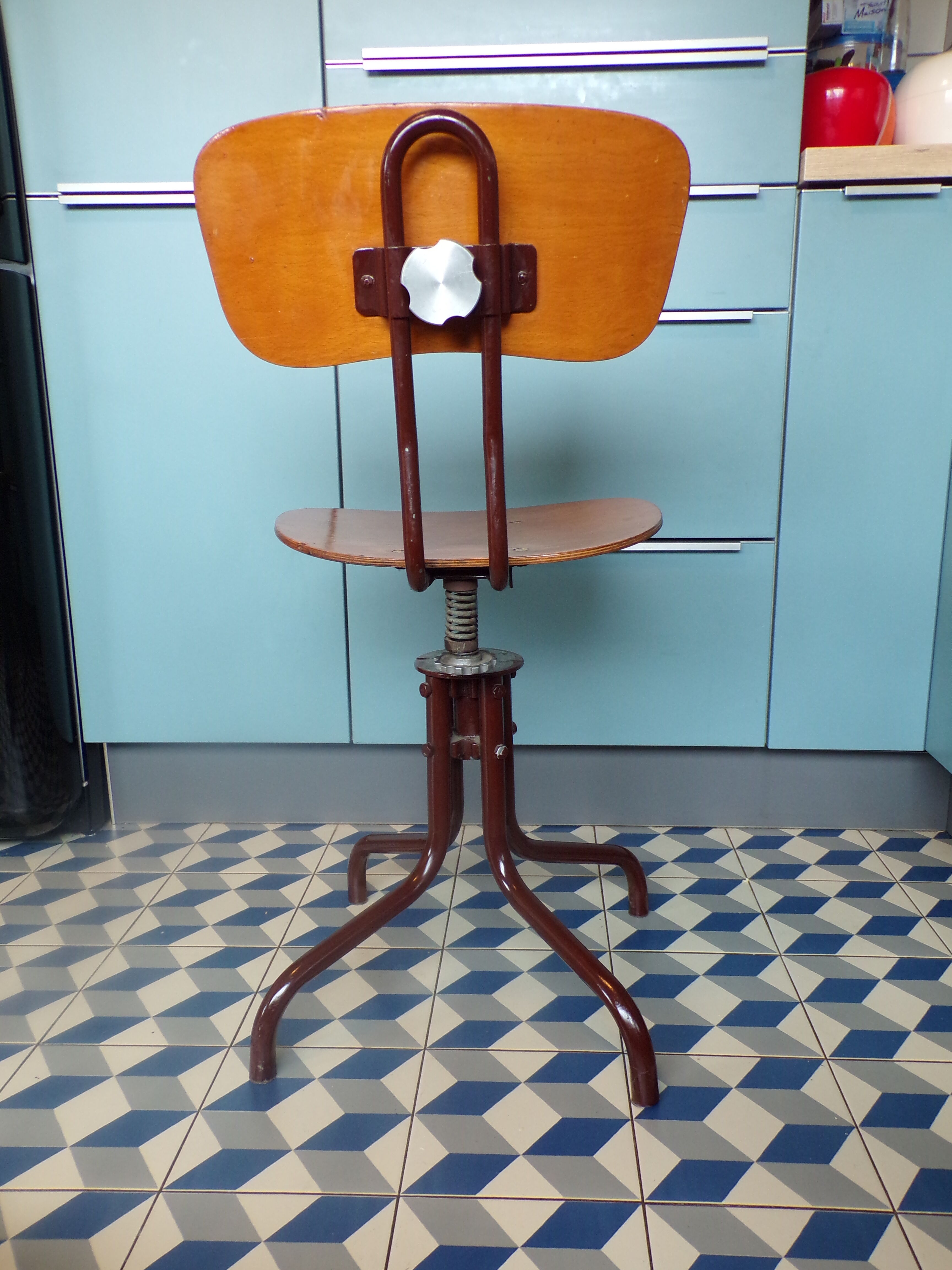 Former screw workshop chair