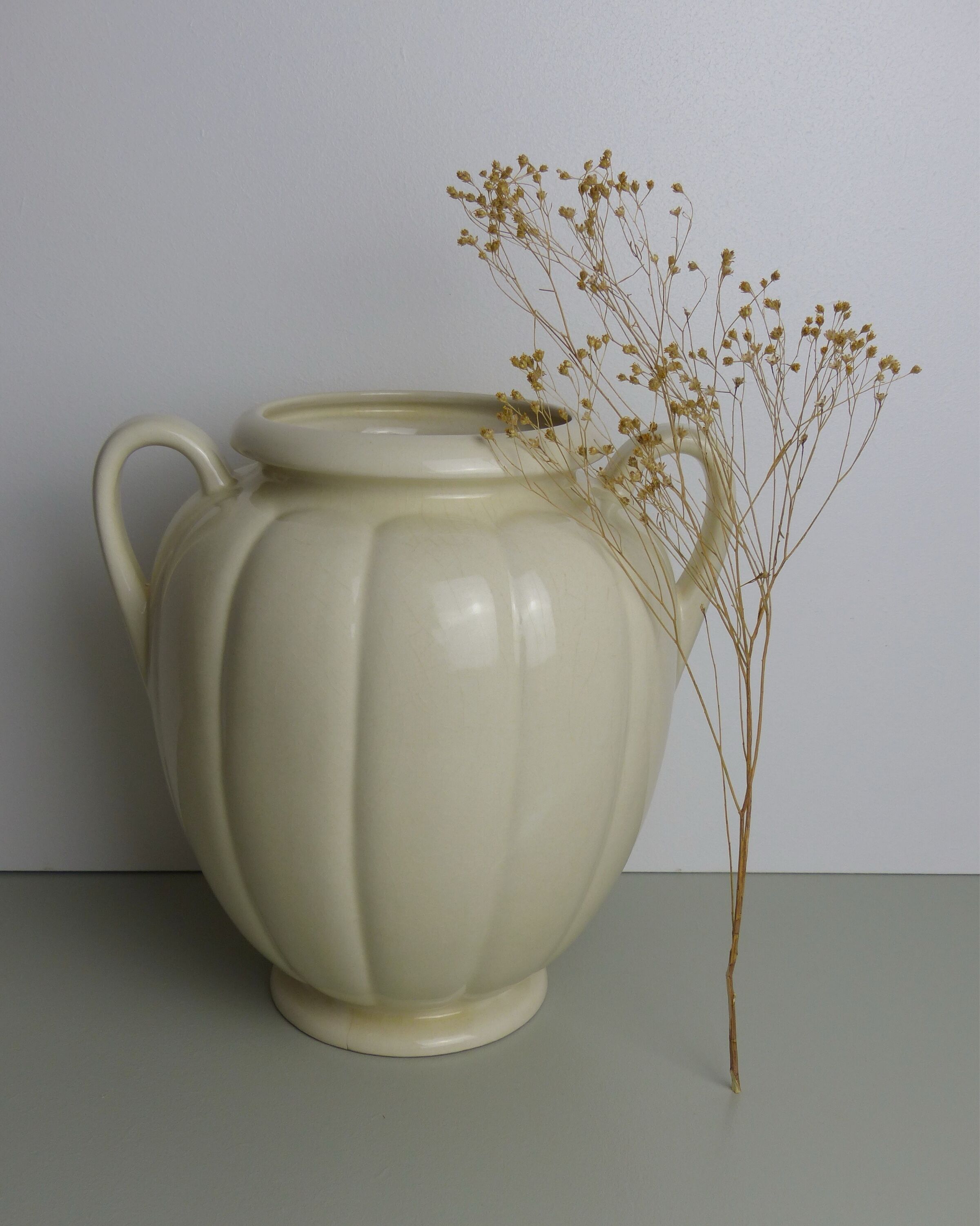 Vase with handles