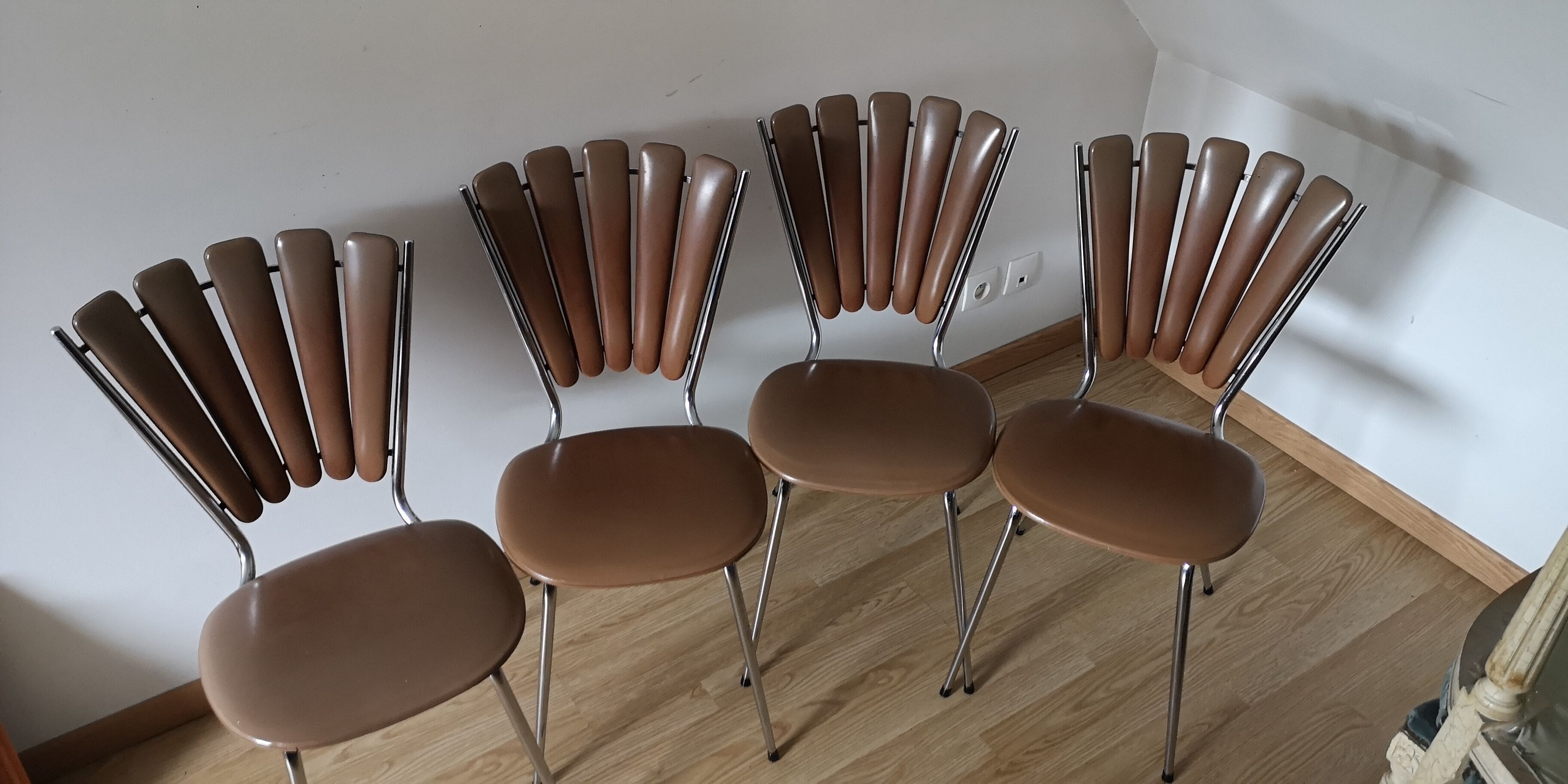 Lot of 4 chairs vintage petals 1970s