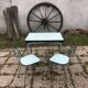 Table et chaises en formica vert d'eau