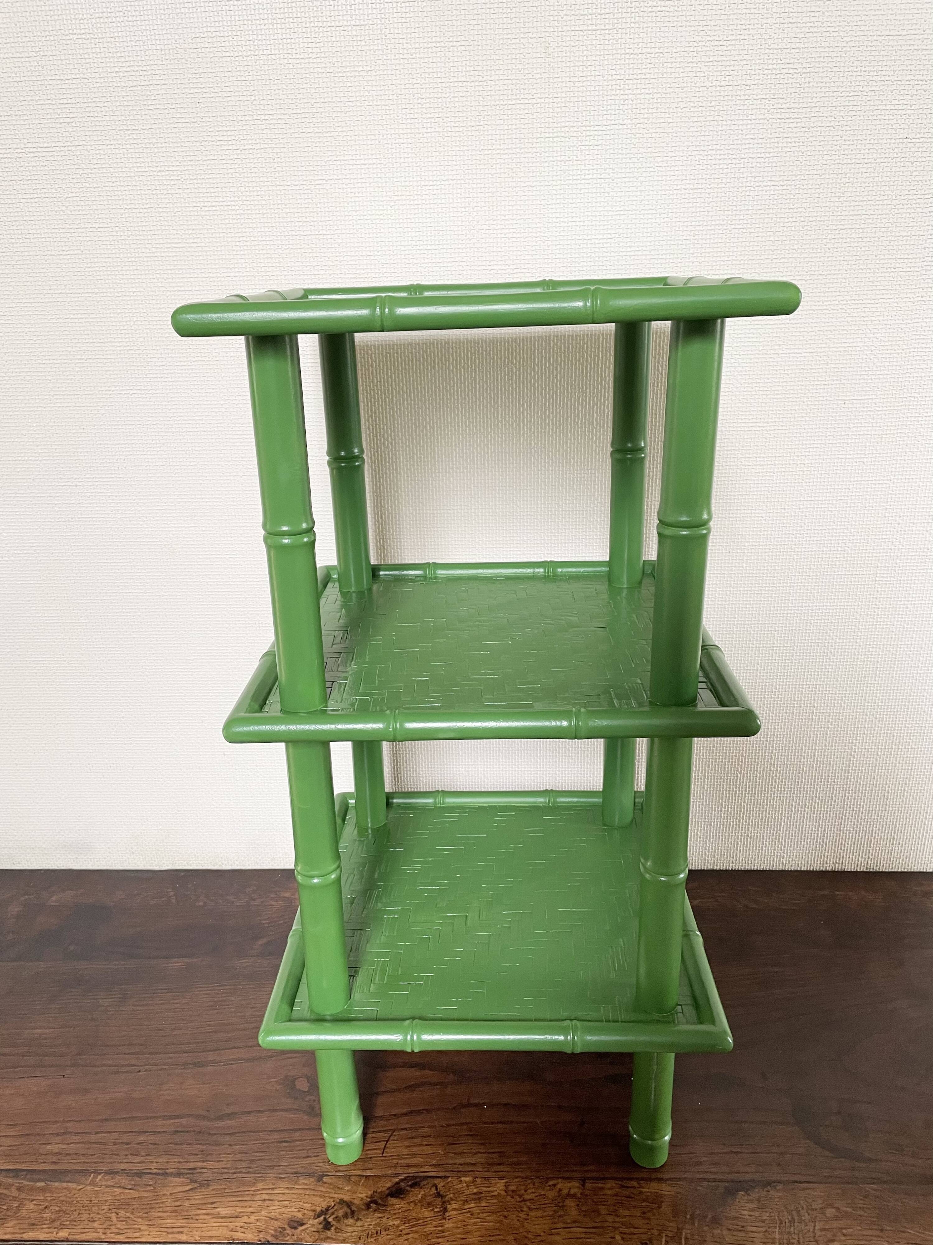 Table with 3 wood and bamboo trays