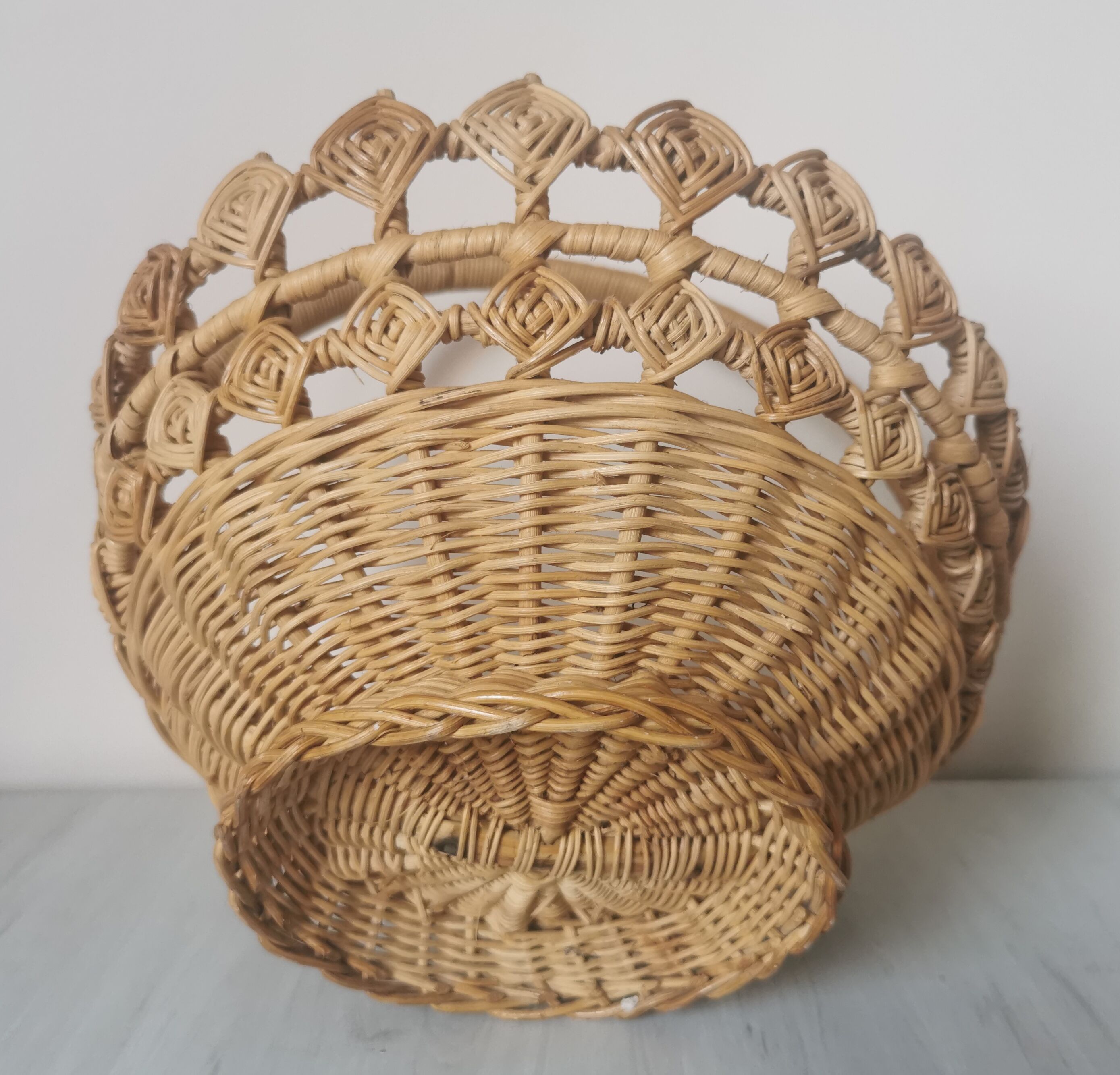 Wicker braided basket