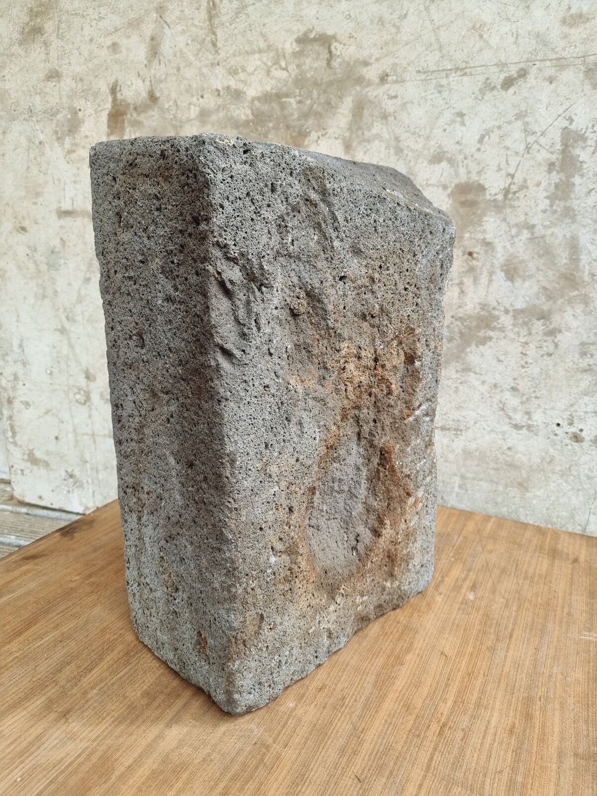 Auge en pierre lavabo antique français