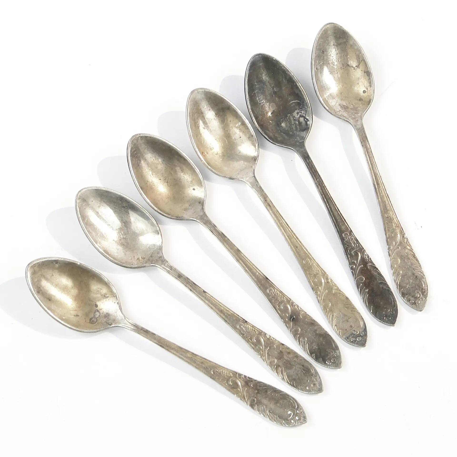 Ensemble de cuillères à moka, en laiton argenté, D. Fraget, Pologne, années 1950.