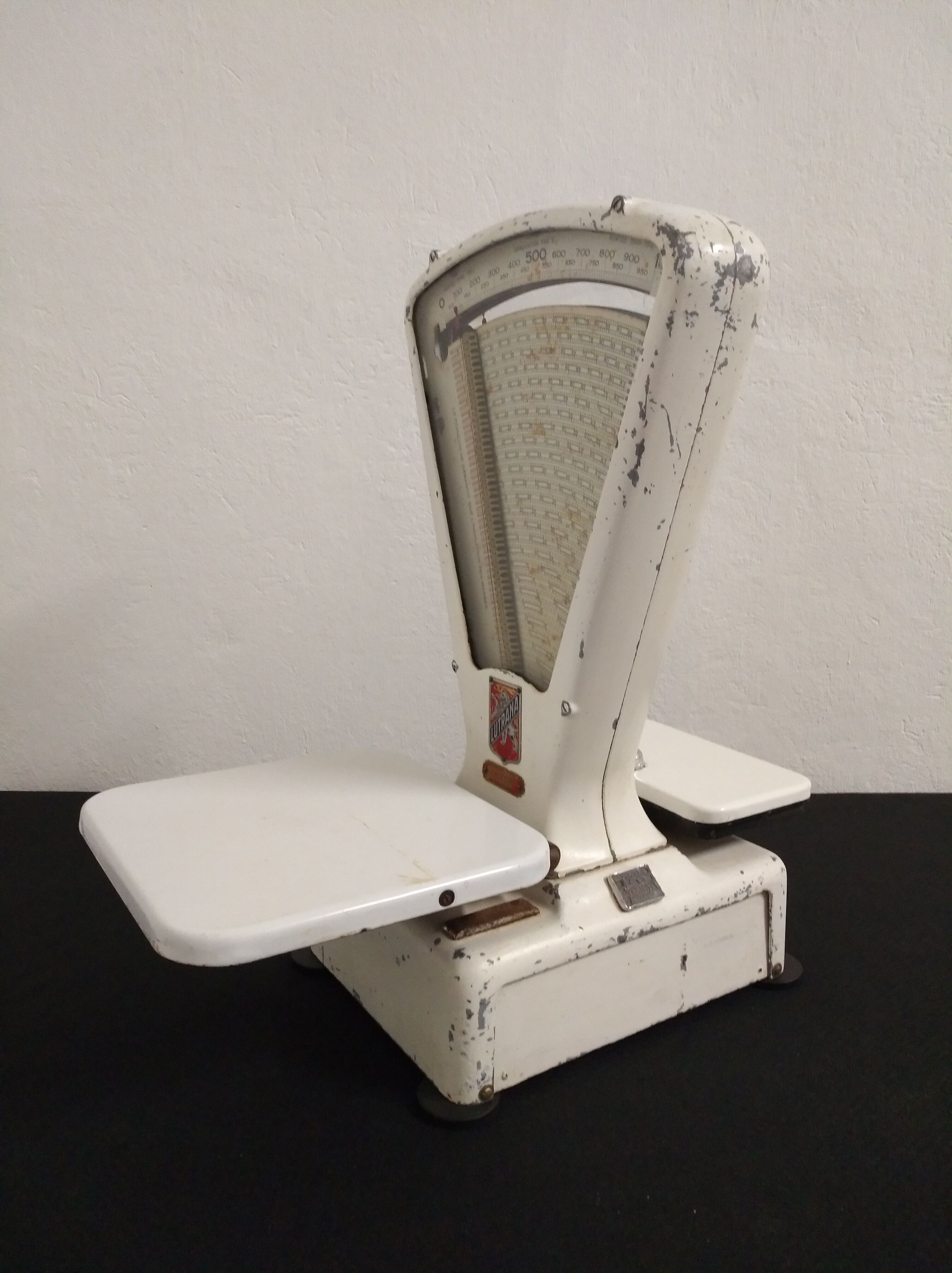 Vintage grocer's scale Lutrana