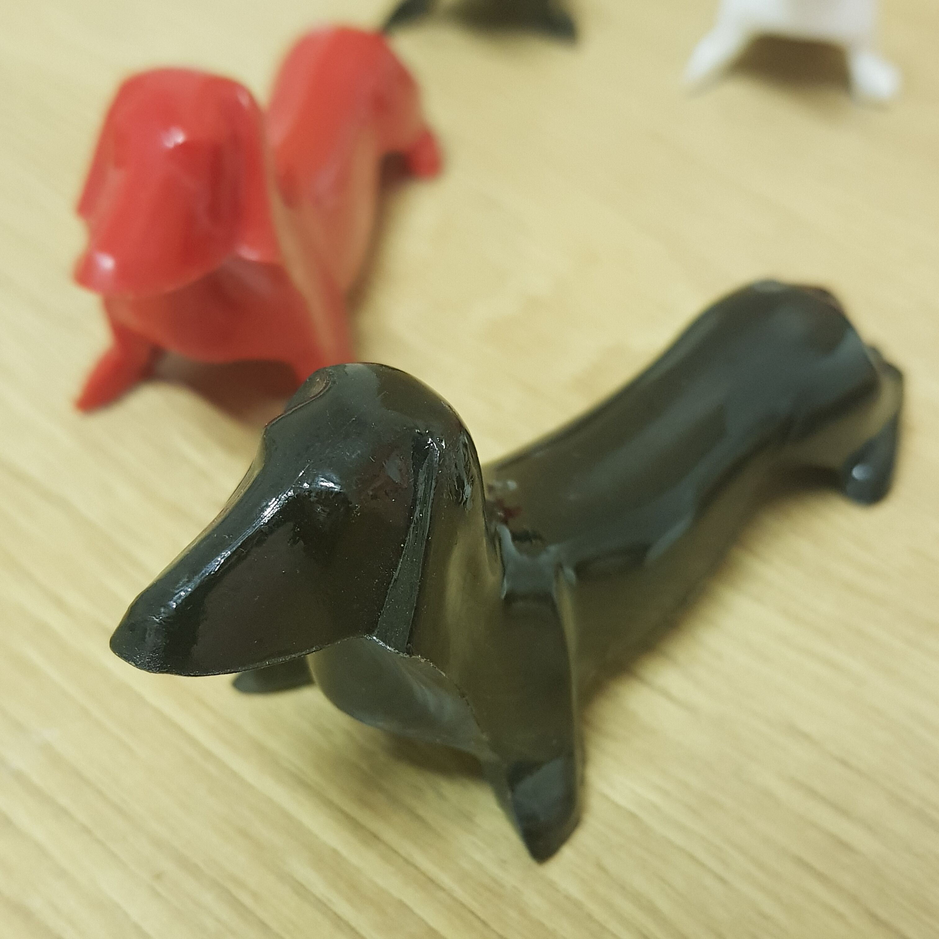 Plexiglass sausage dog cutlery rests