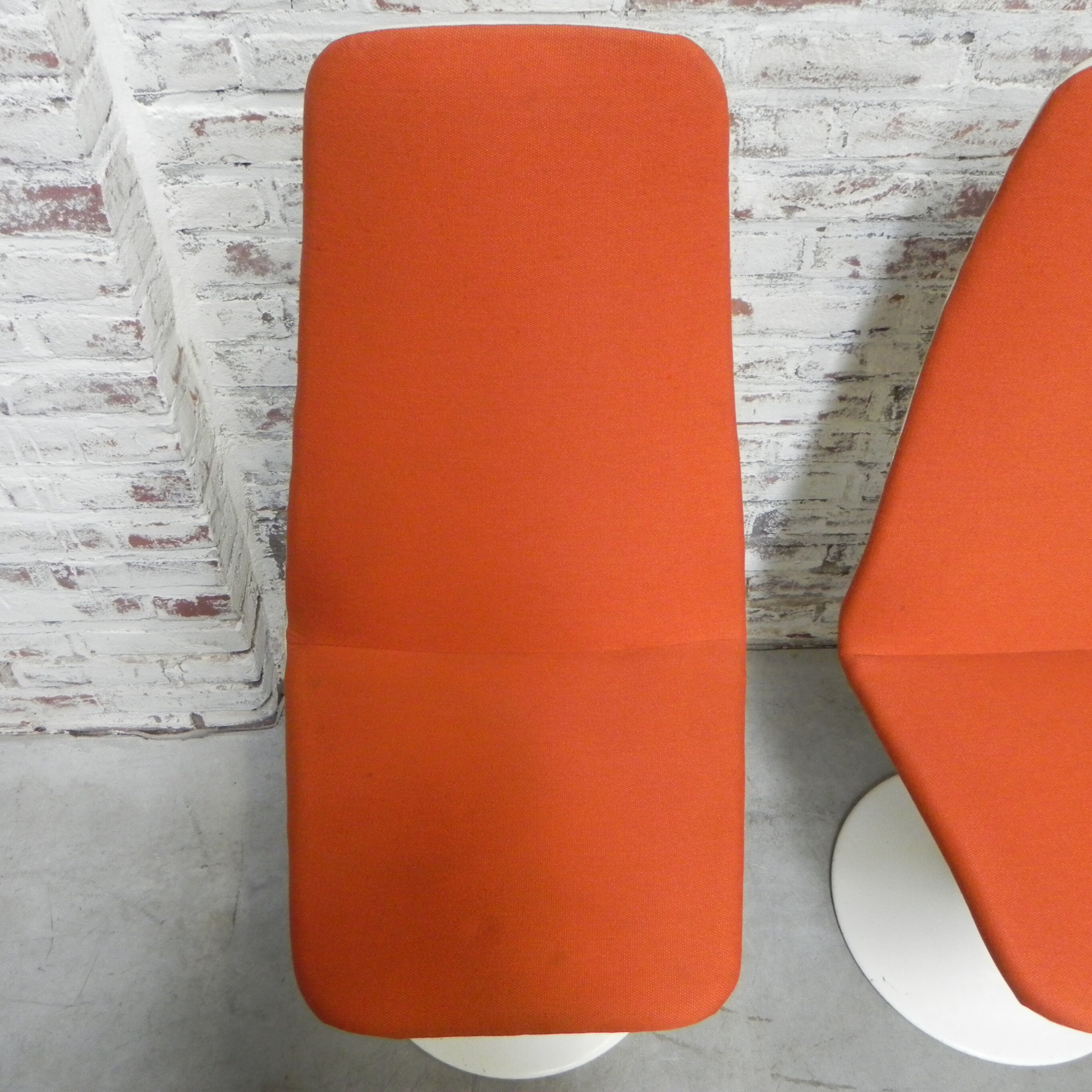 3 Vintage swivel tulip chairs