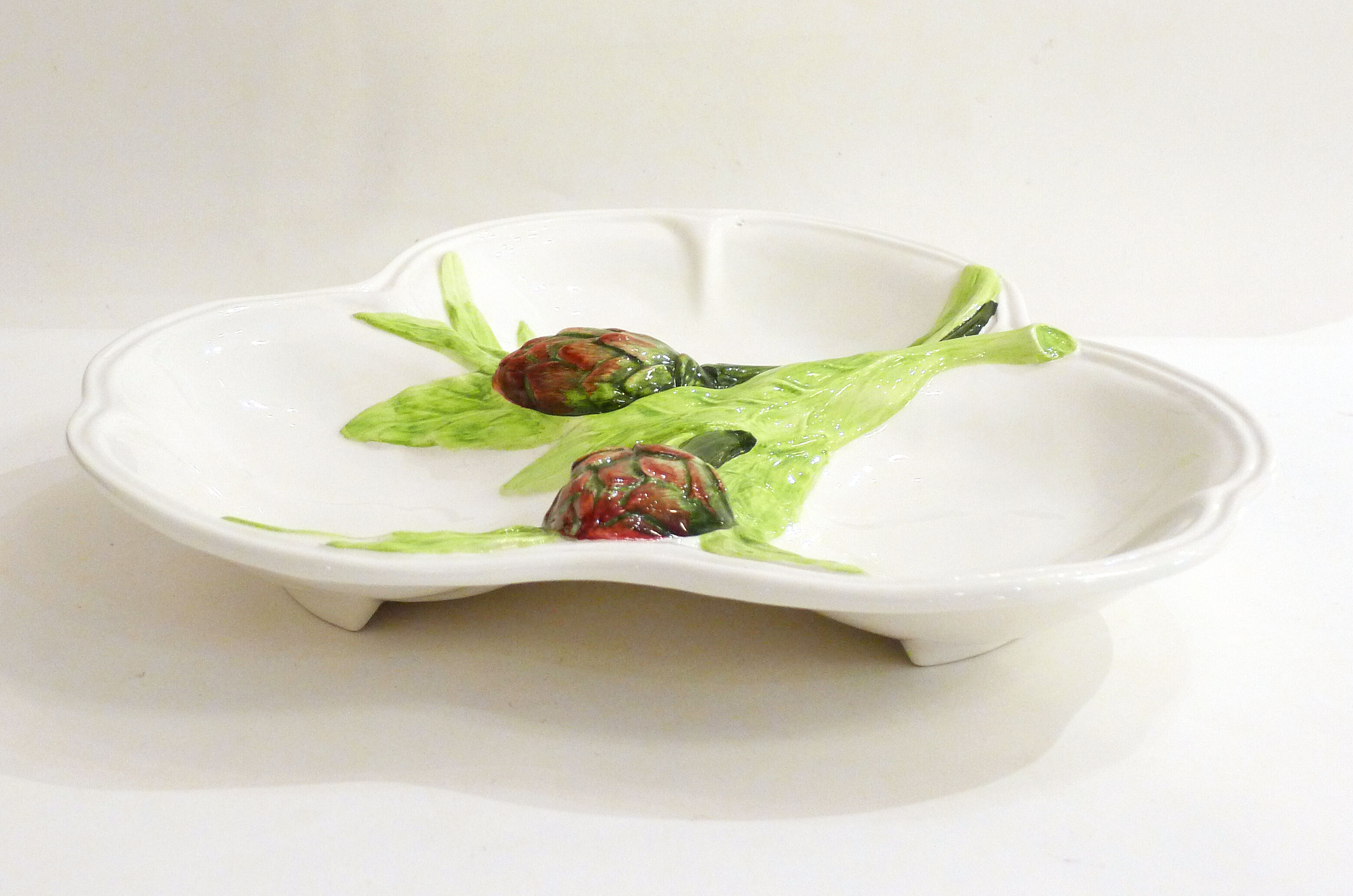Dish dabbling artichokes