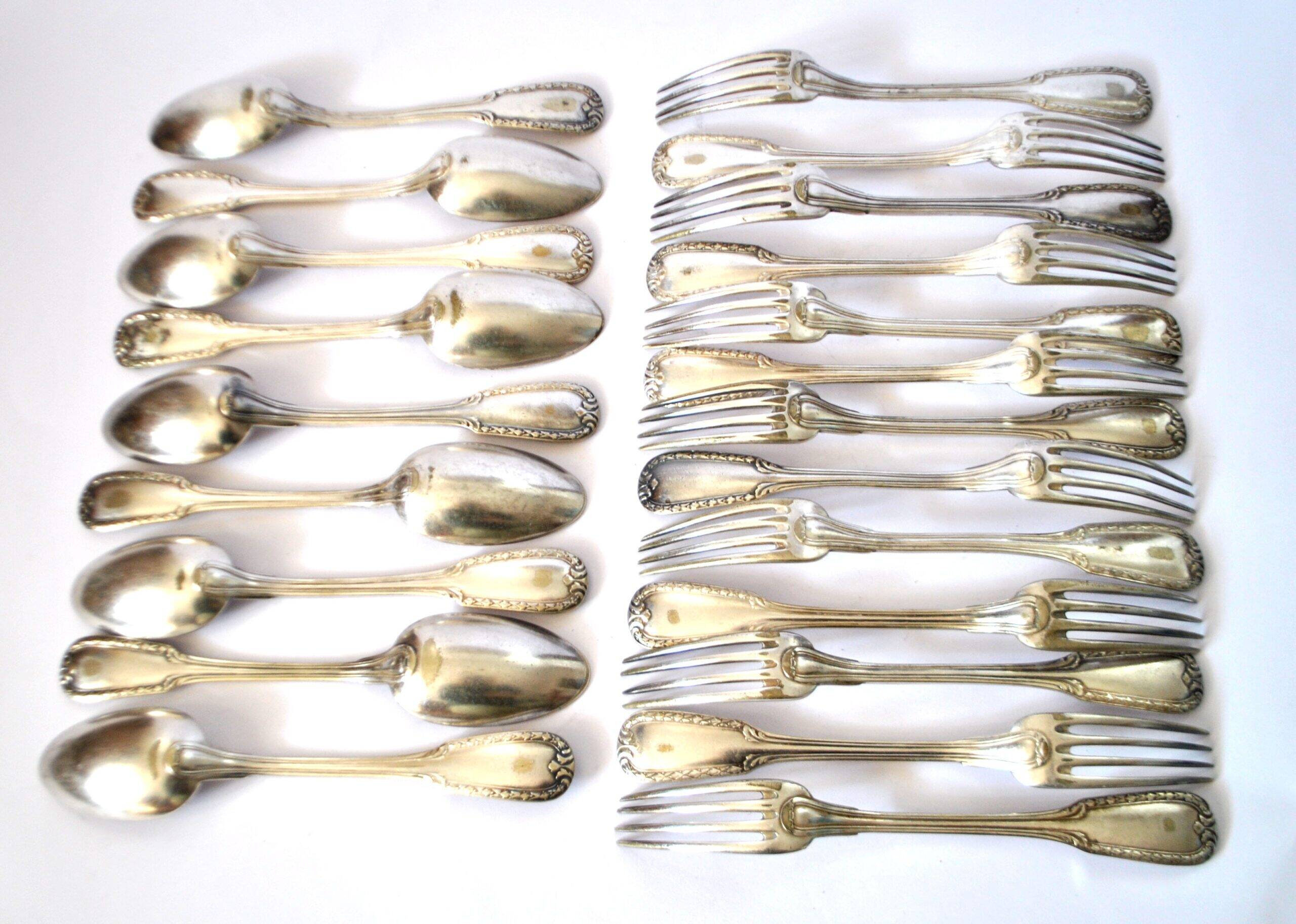Set of 21 classic silver-plated metal table cutlery from 1900 by silversmith Boulenger, 21cm.