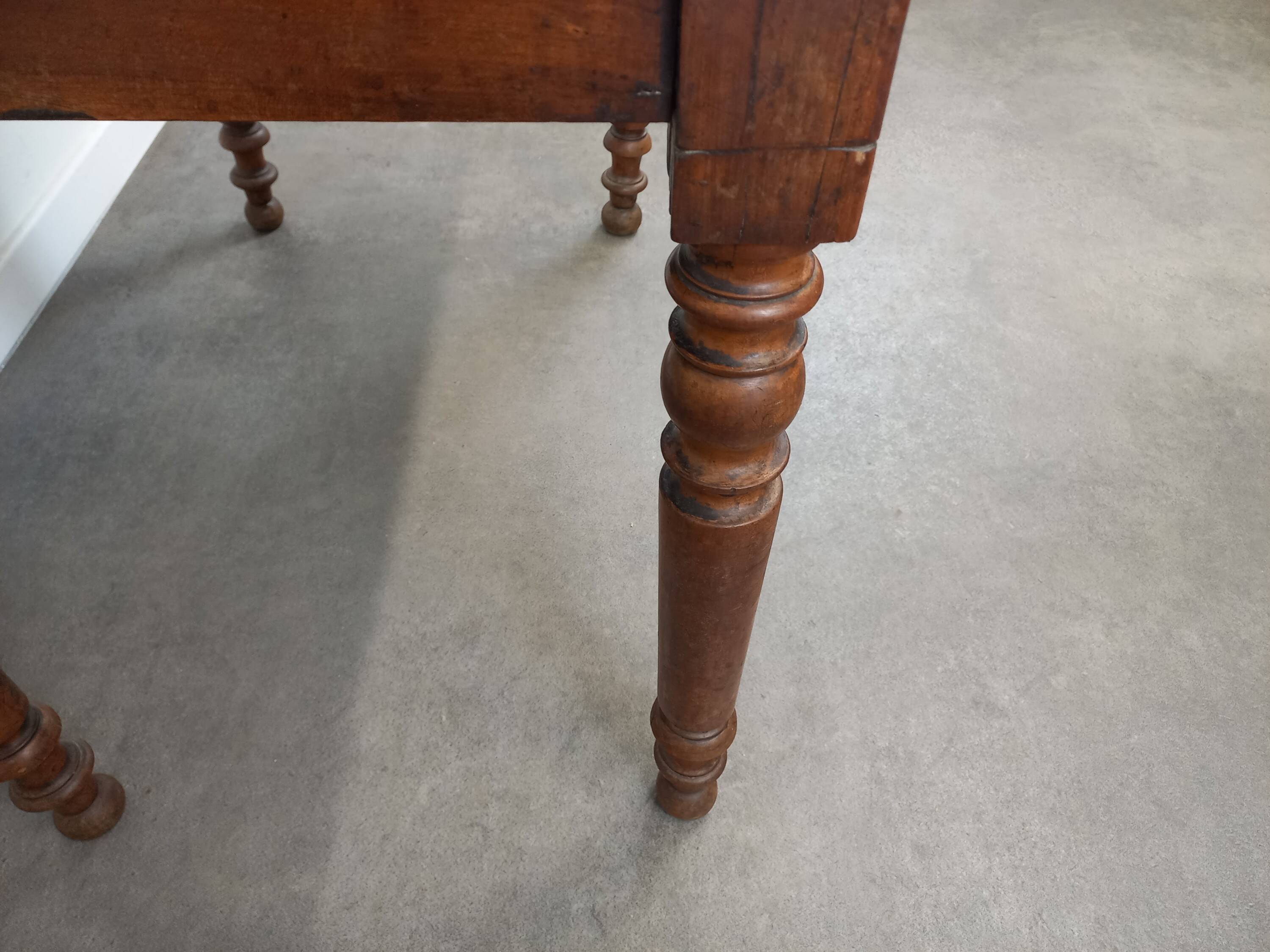 Table bistrot en noyer