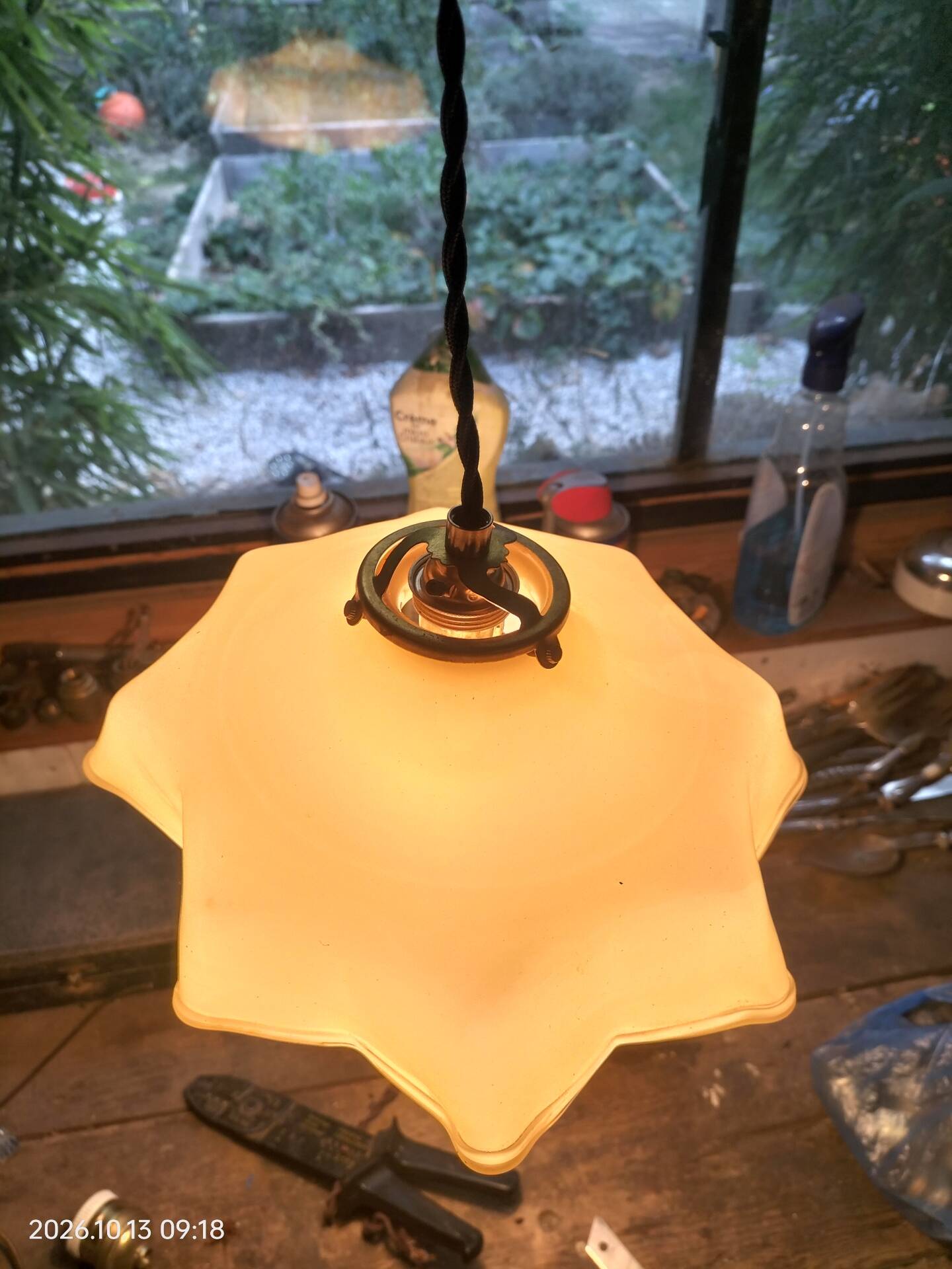Opaline suspension